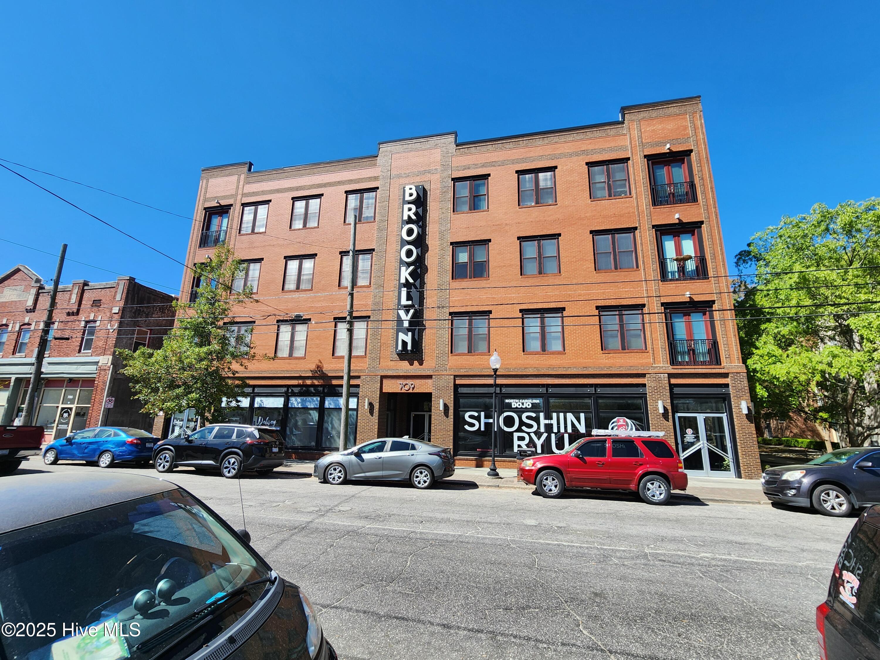 100543884 | Photo 42