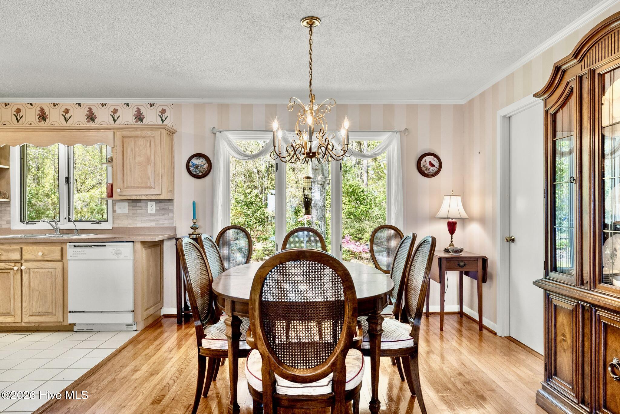 100561830 | Photo 12