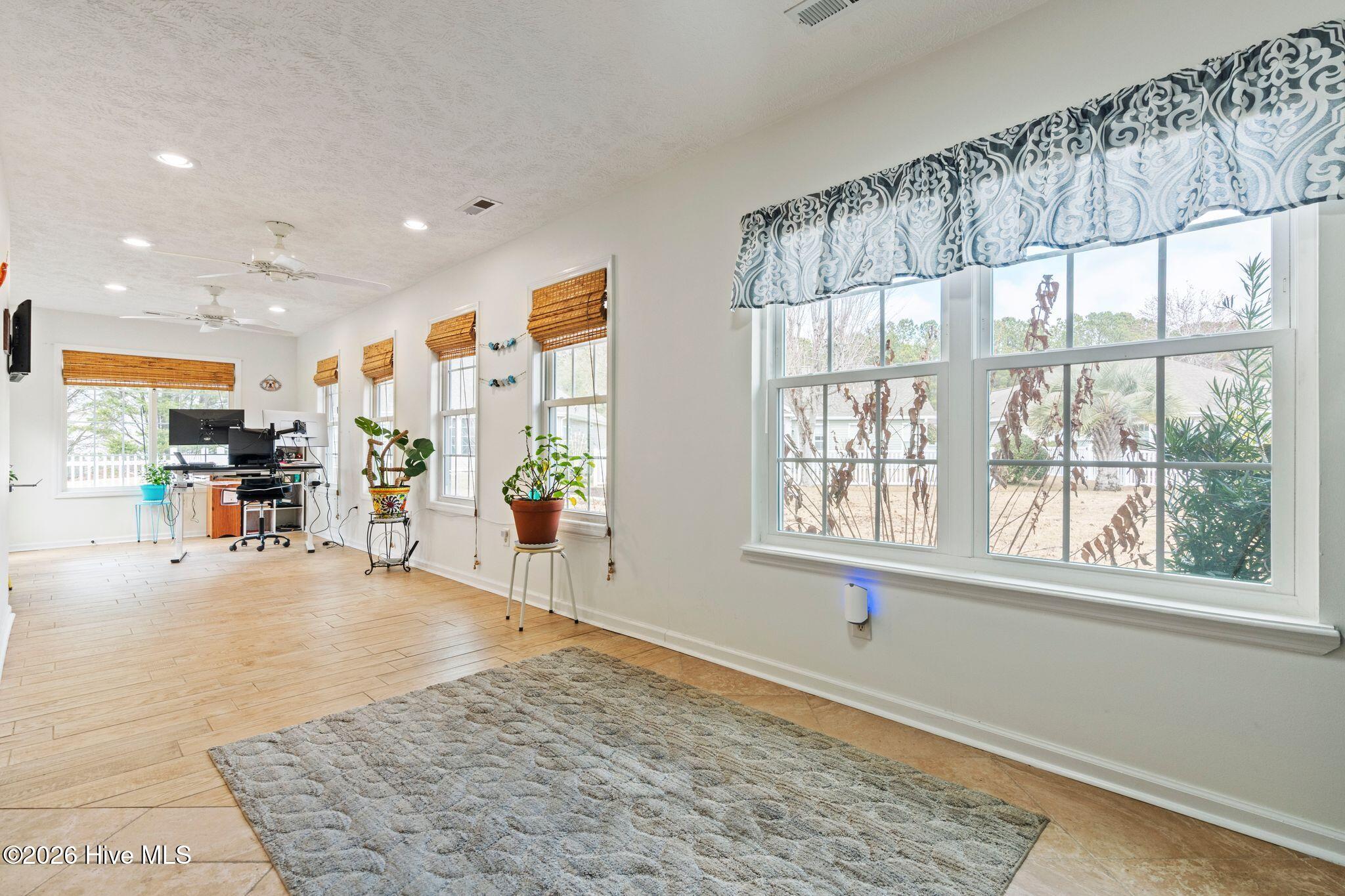 100550579 | Photo 15