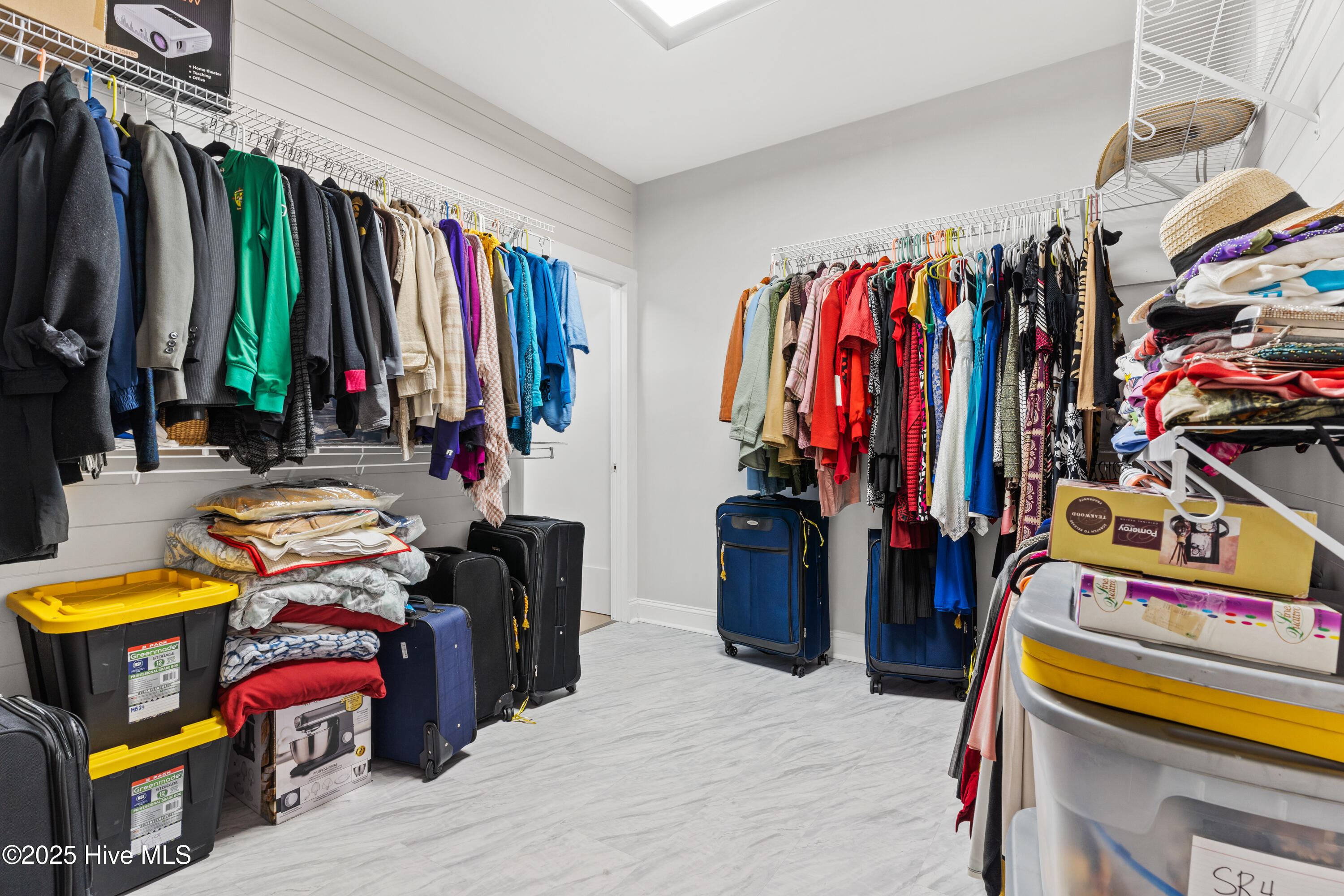 100548796 | Photo 71