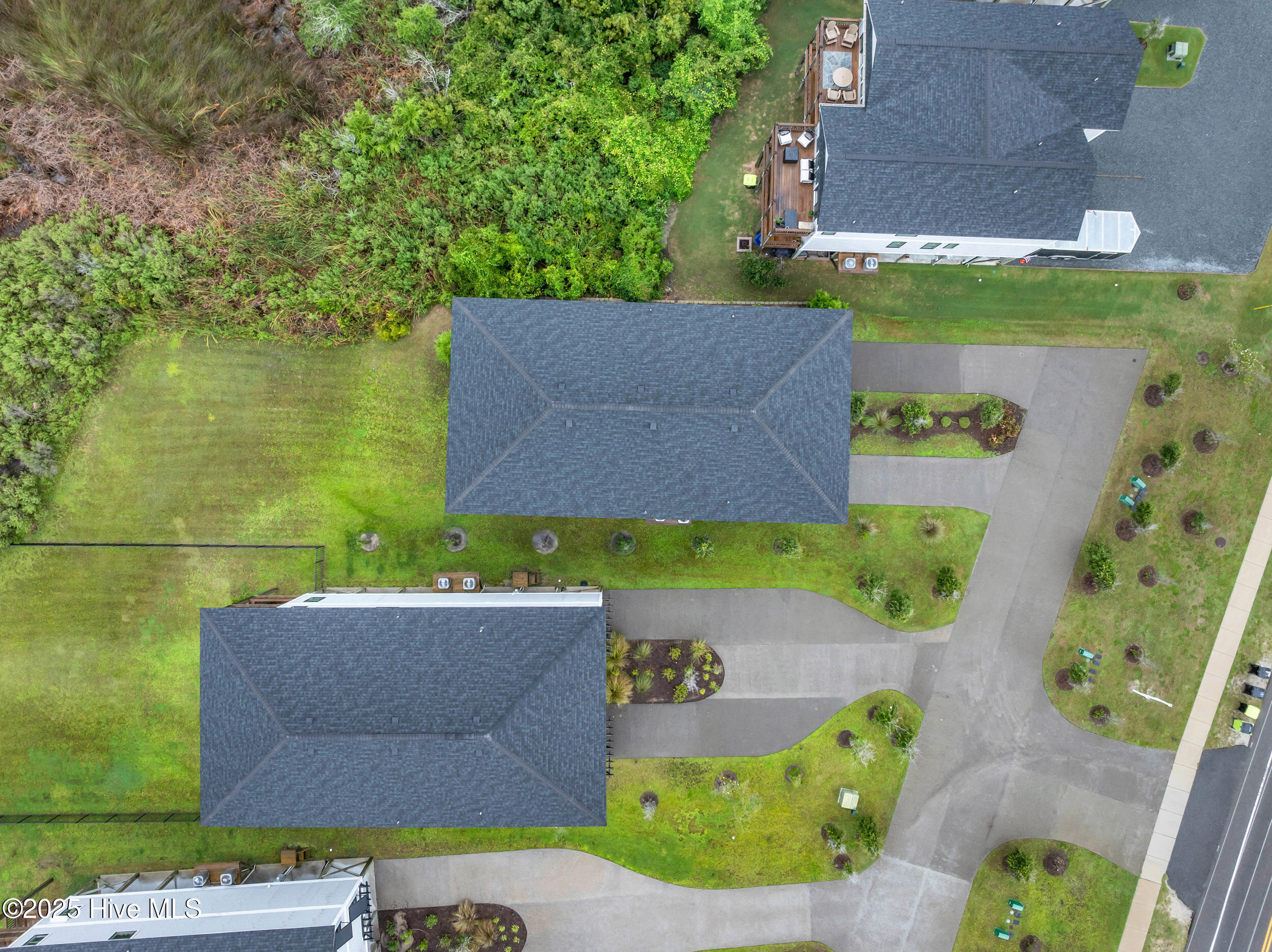 100524088 | Photo 38