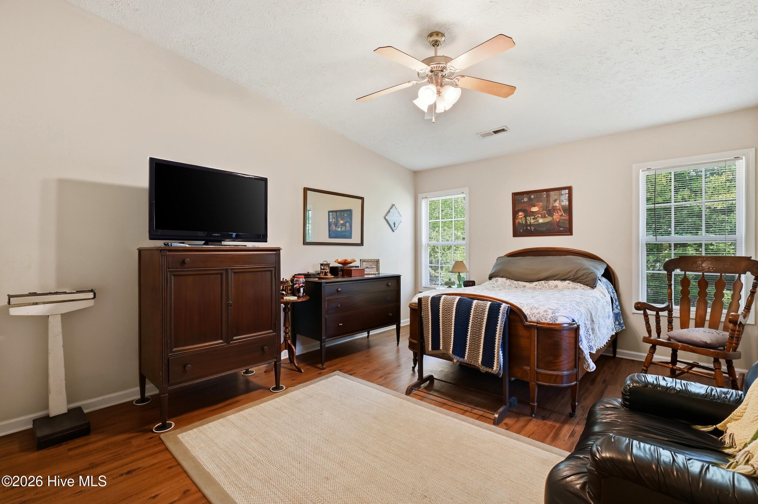 100566143 | Photo 14