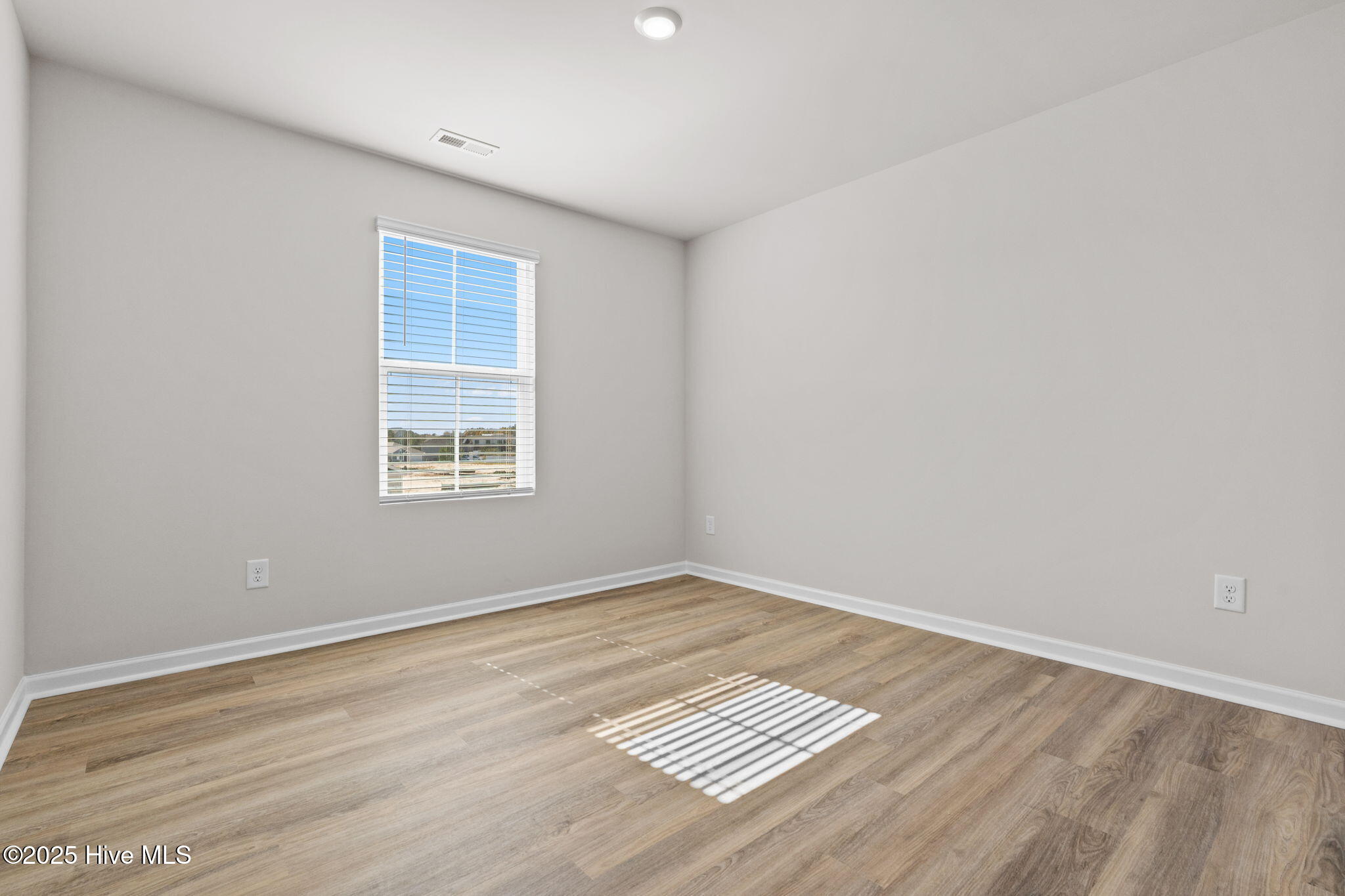 100521892 | Photo 26