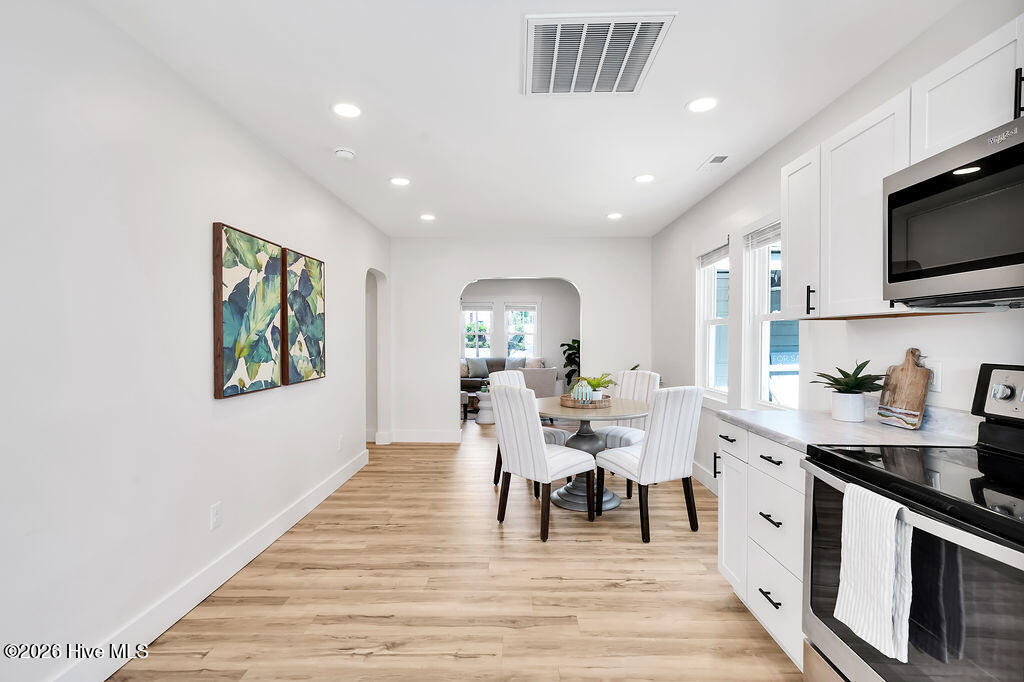 100566148 | Photo 12