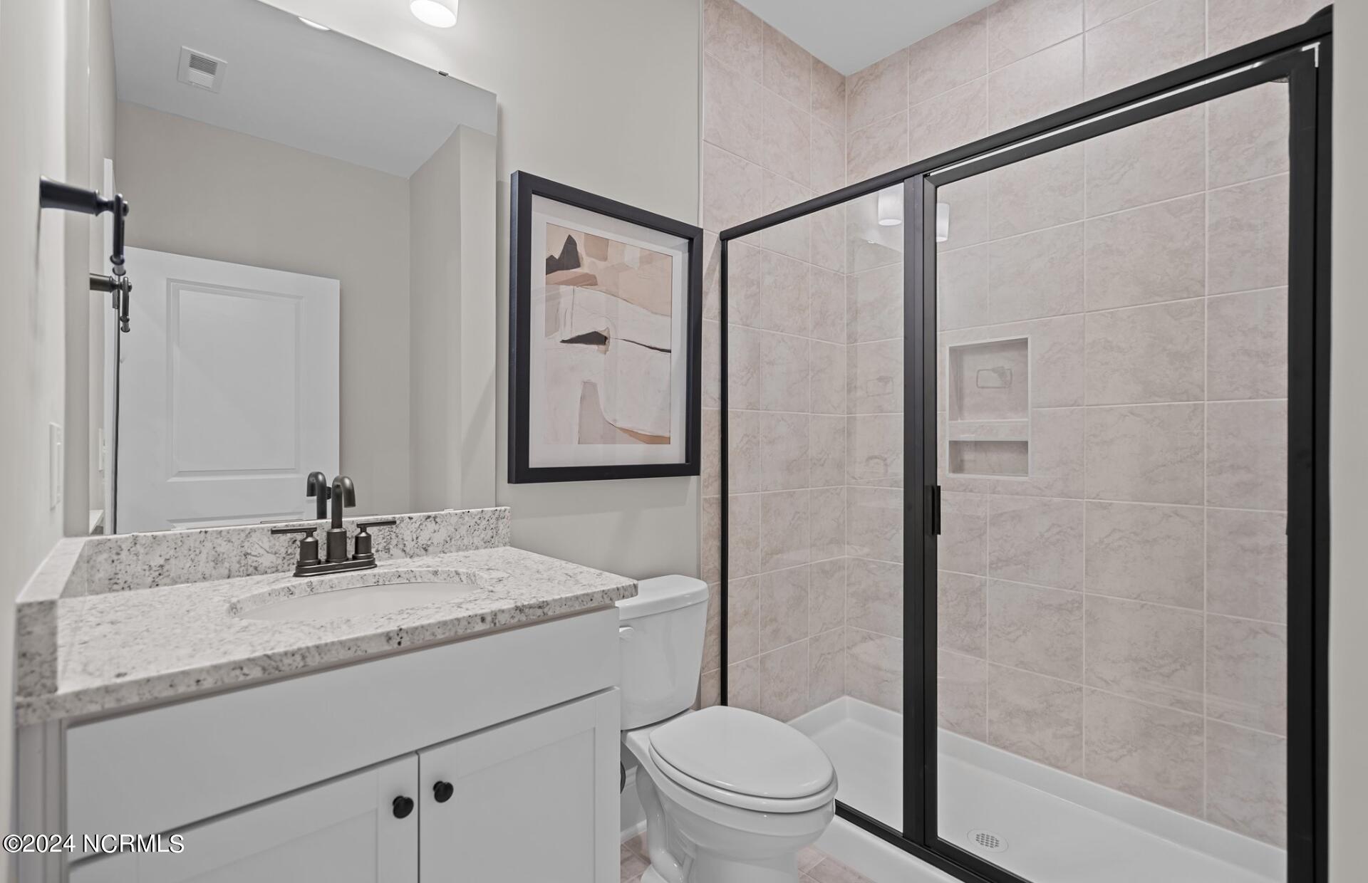 100527684 | Photo 25