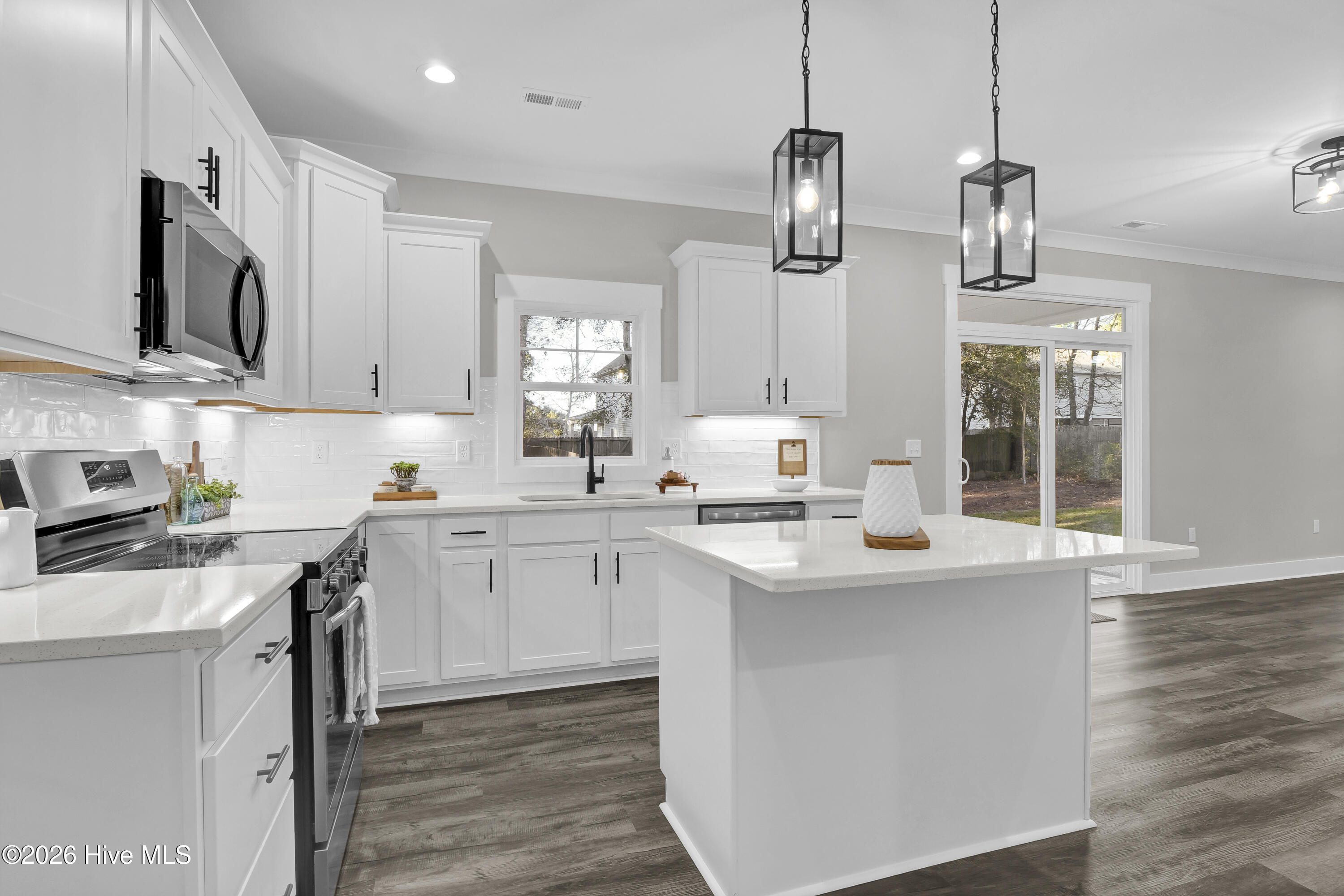 100550236 | Photo 16