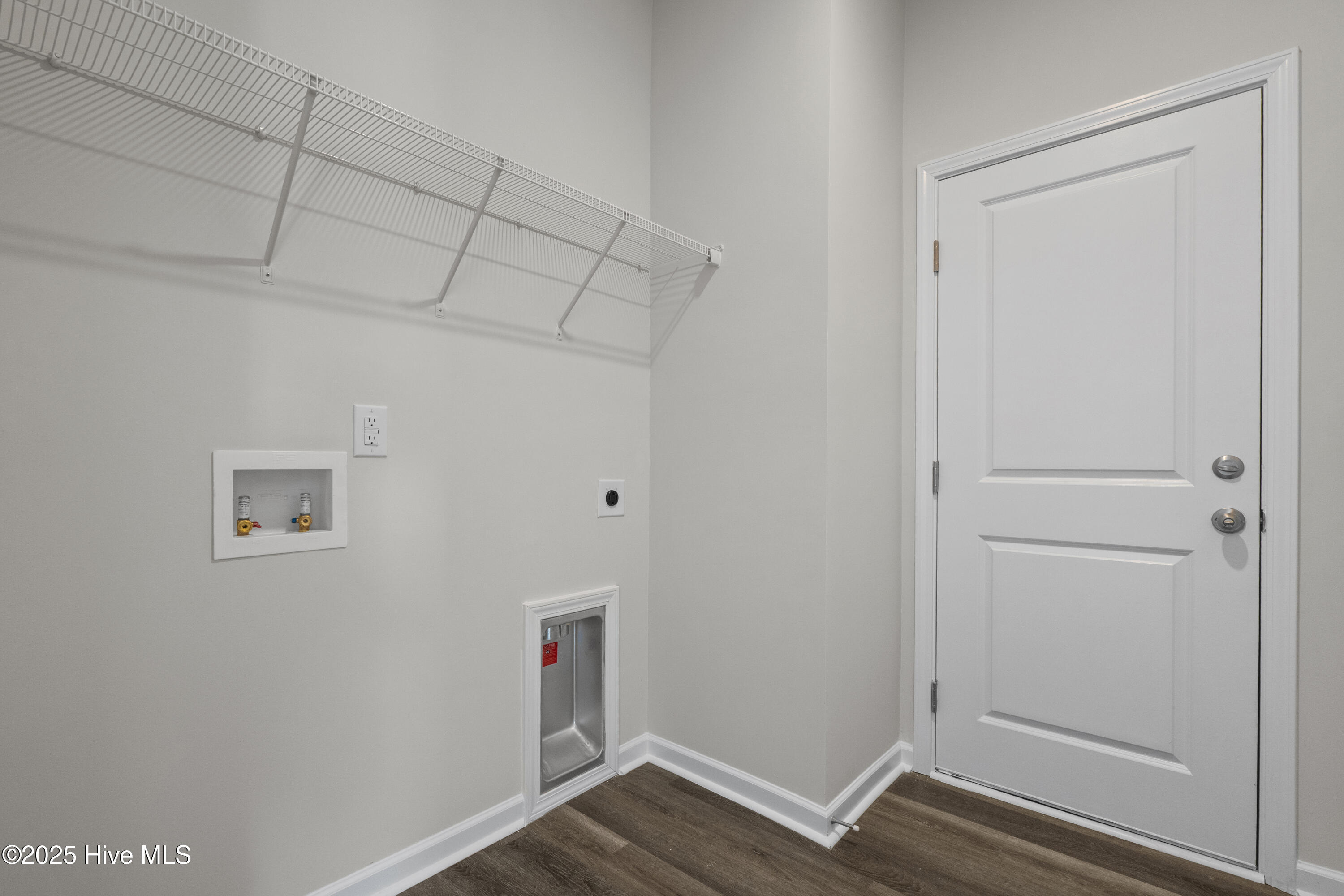 100536567 | Photo 33