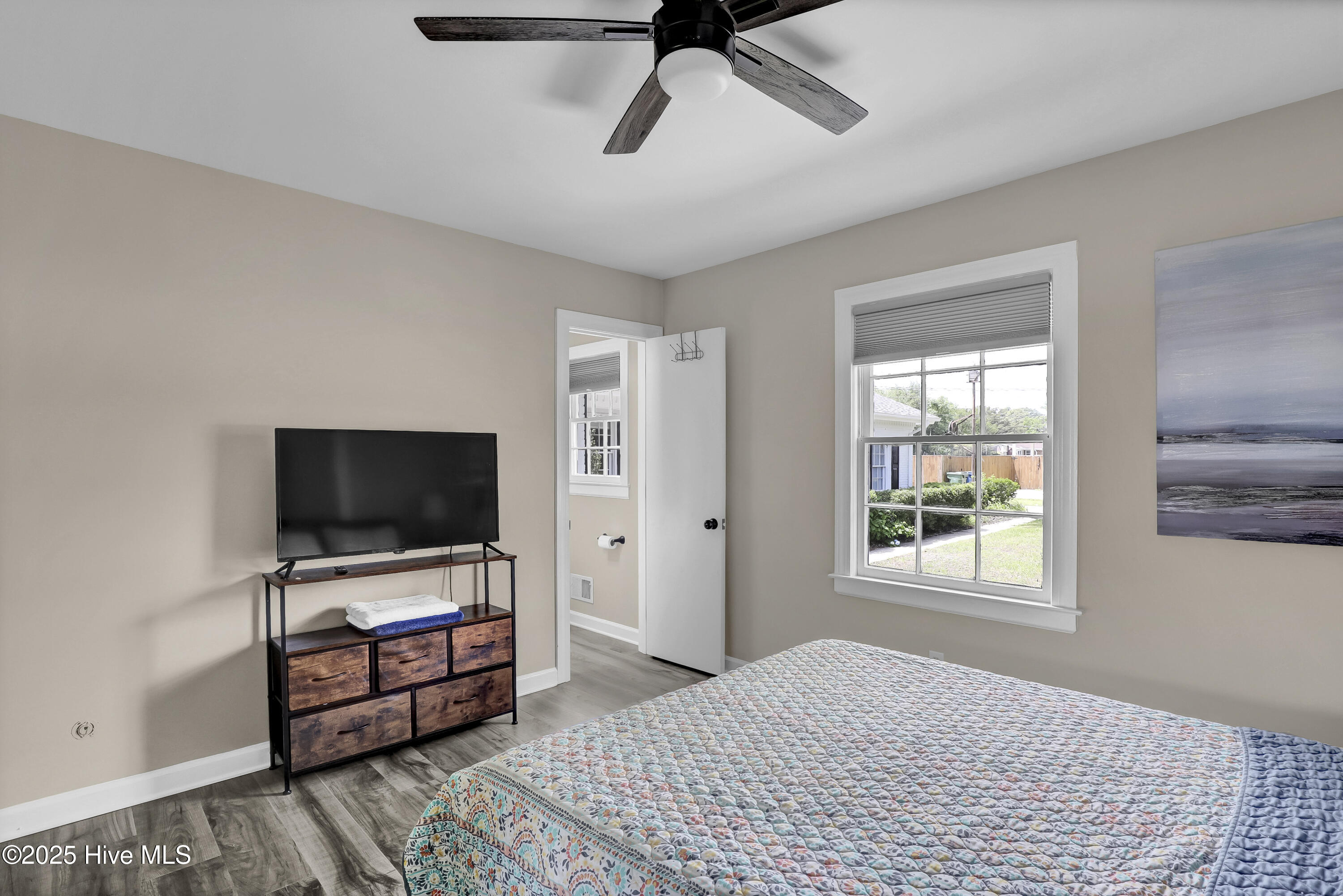 100566321 | Photo 15