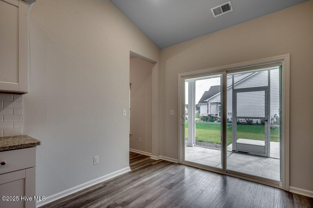 100527504 | Photo 12