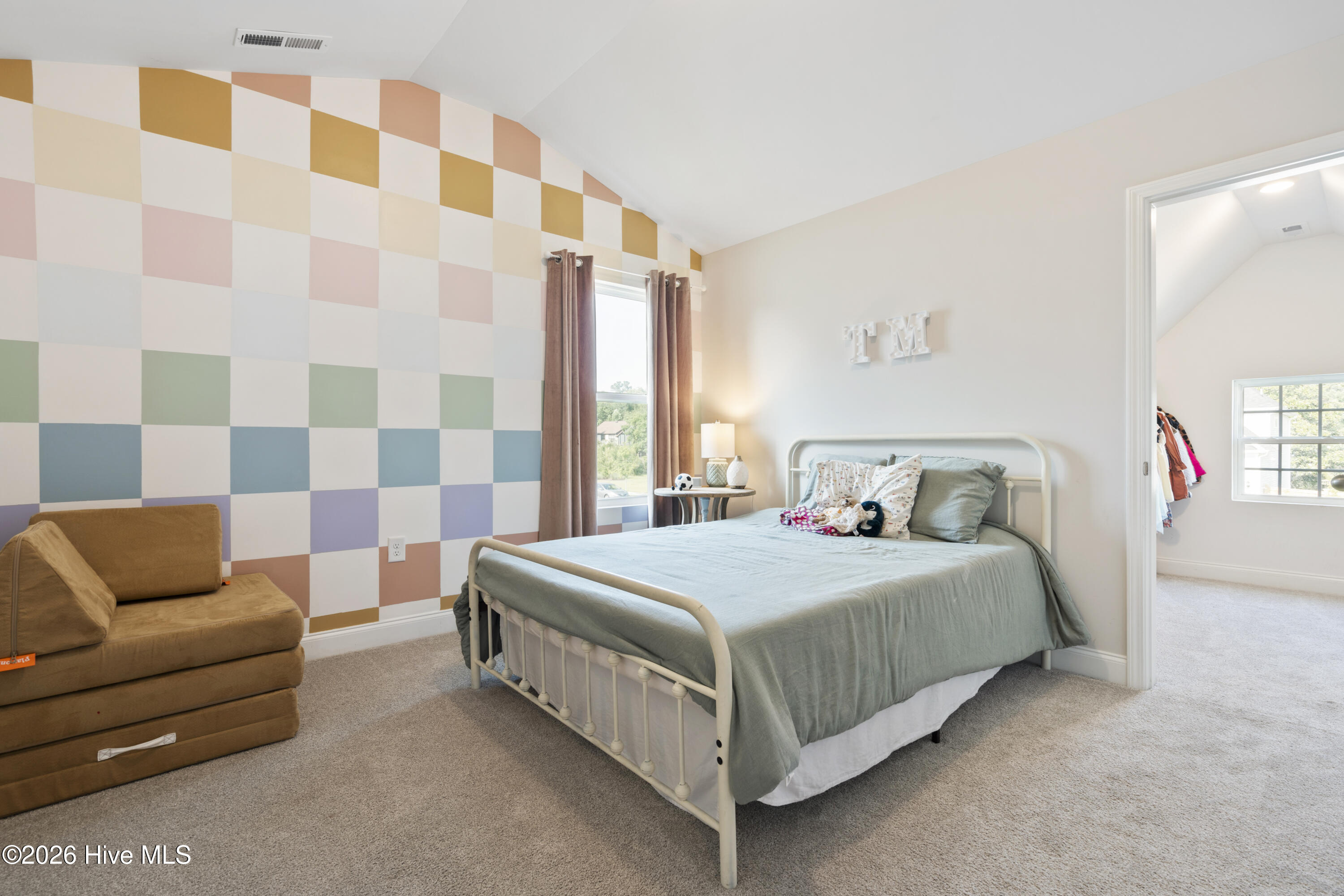 100564295 | Photo 48