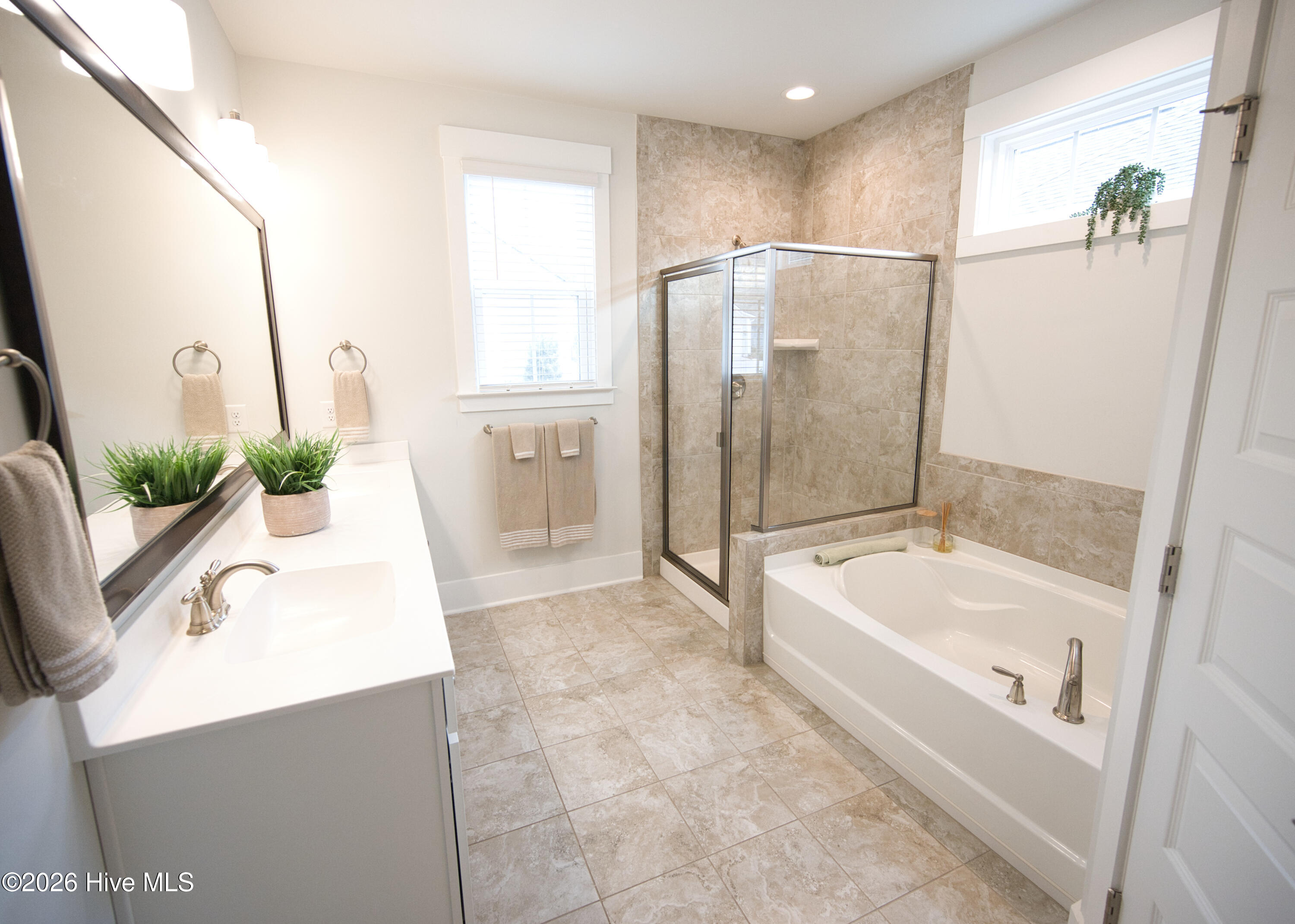 100551337 | Photo 42