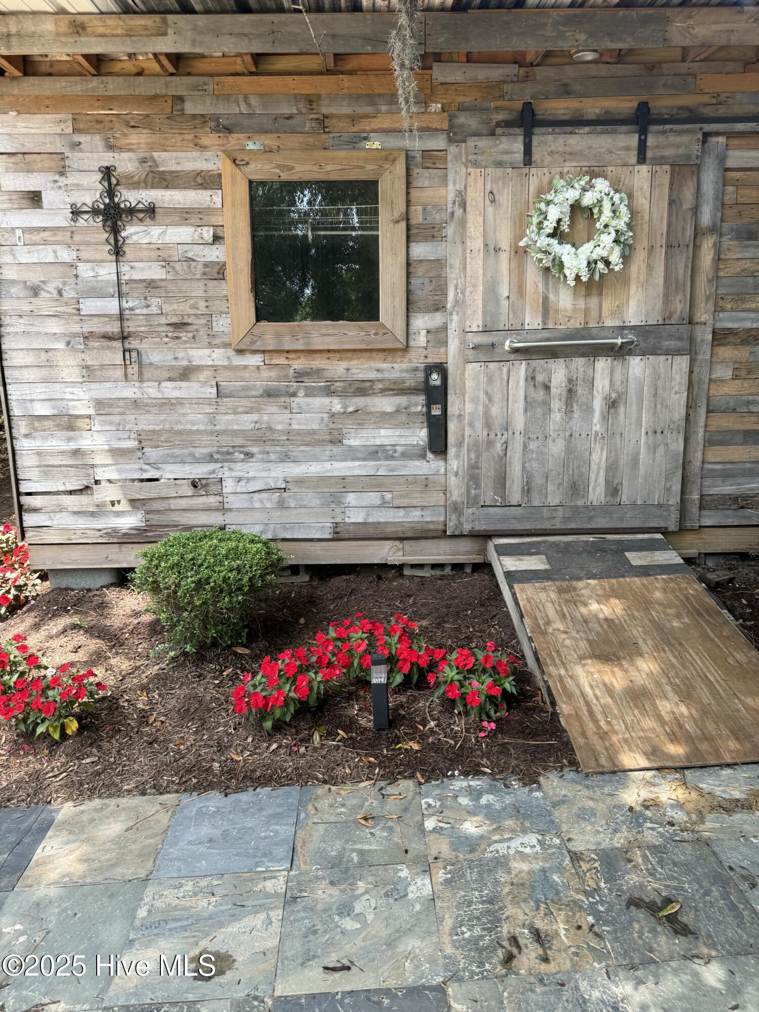 100517636 | Photo 33