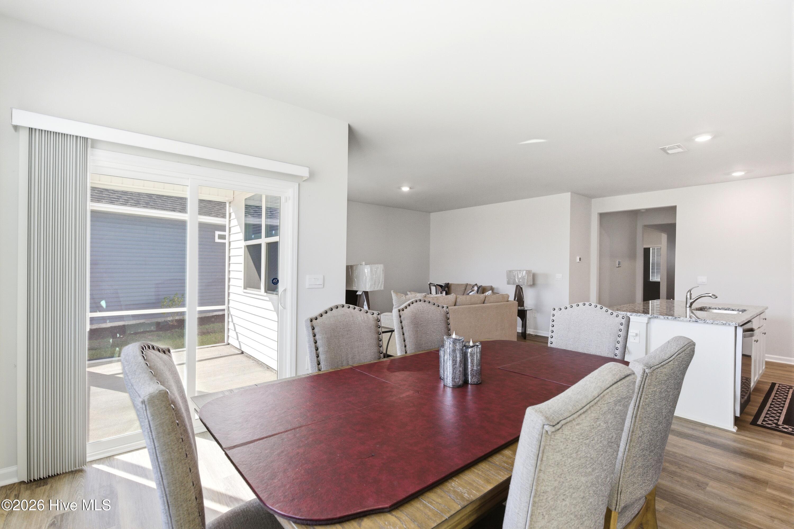 100563047 | Photo 29