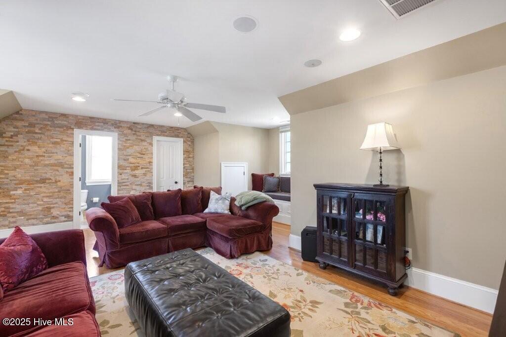 100553124 | Photo 50