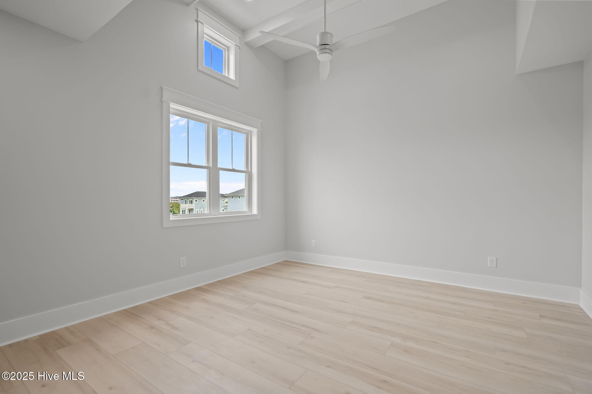 100537880 | Photo 34