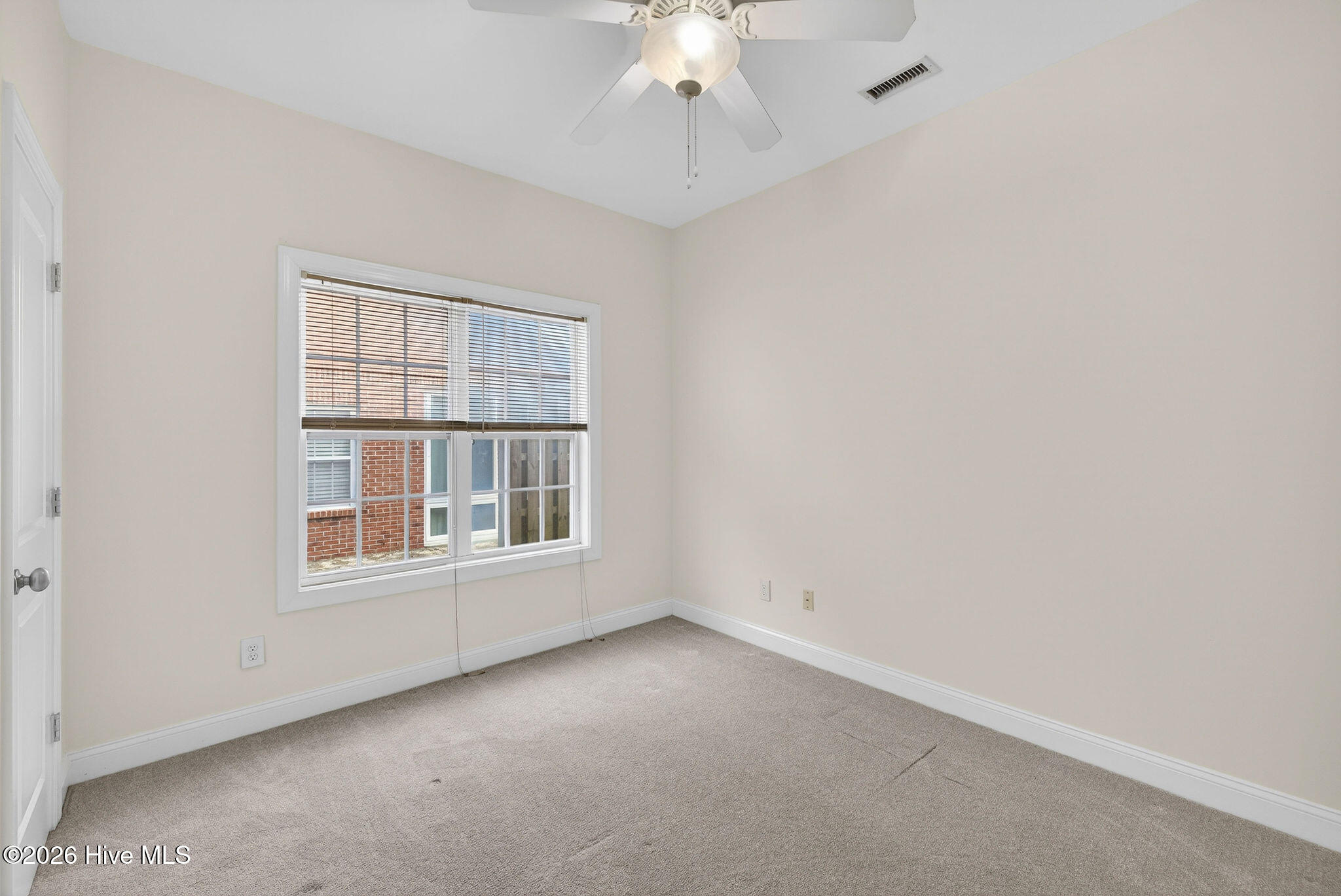 100562994 | Photo 14