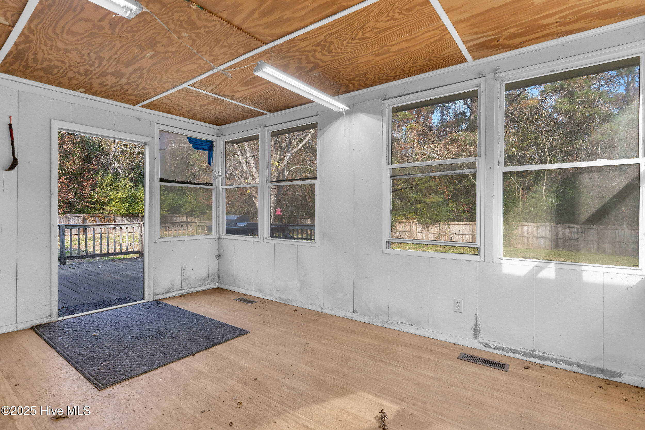 100543256 | Photo 30