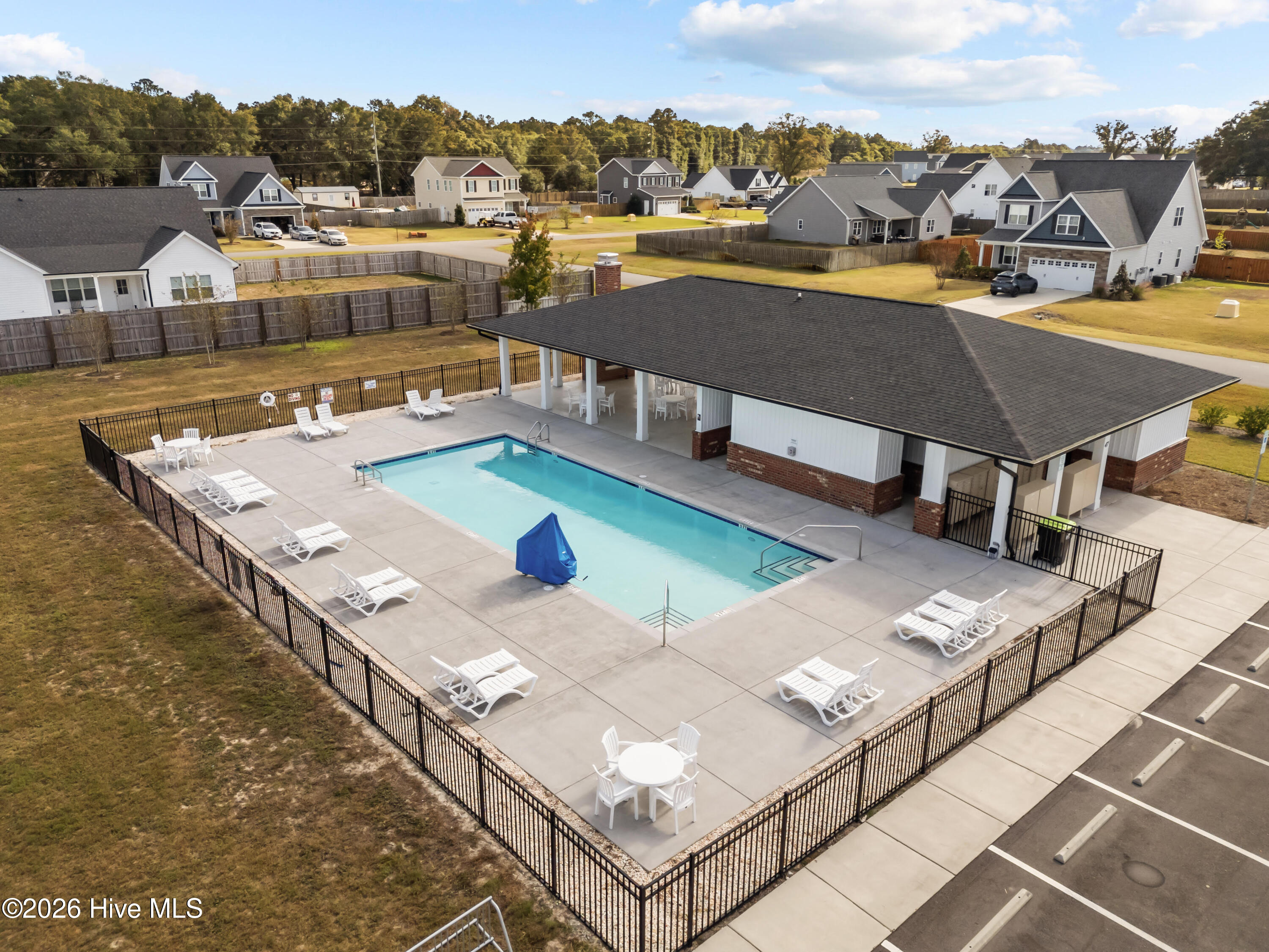 100558156 | Photo 53