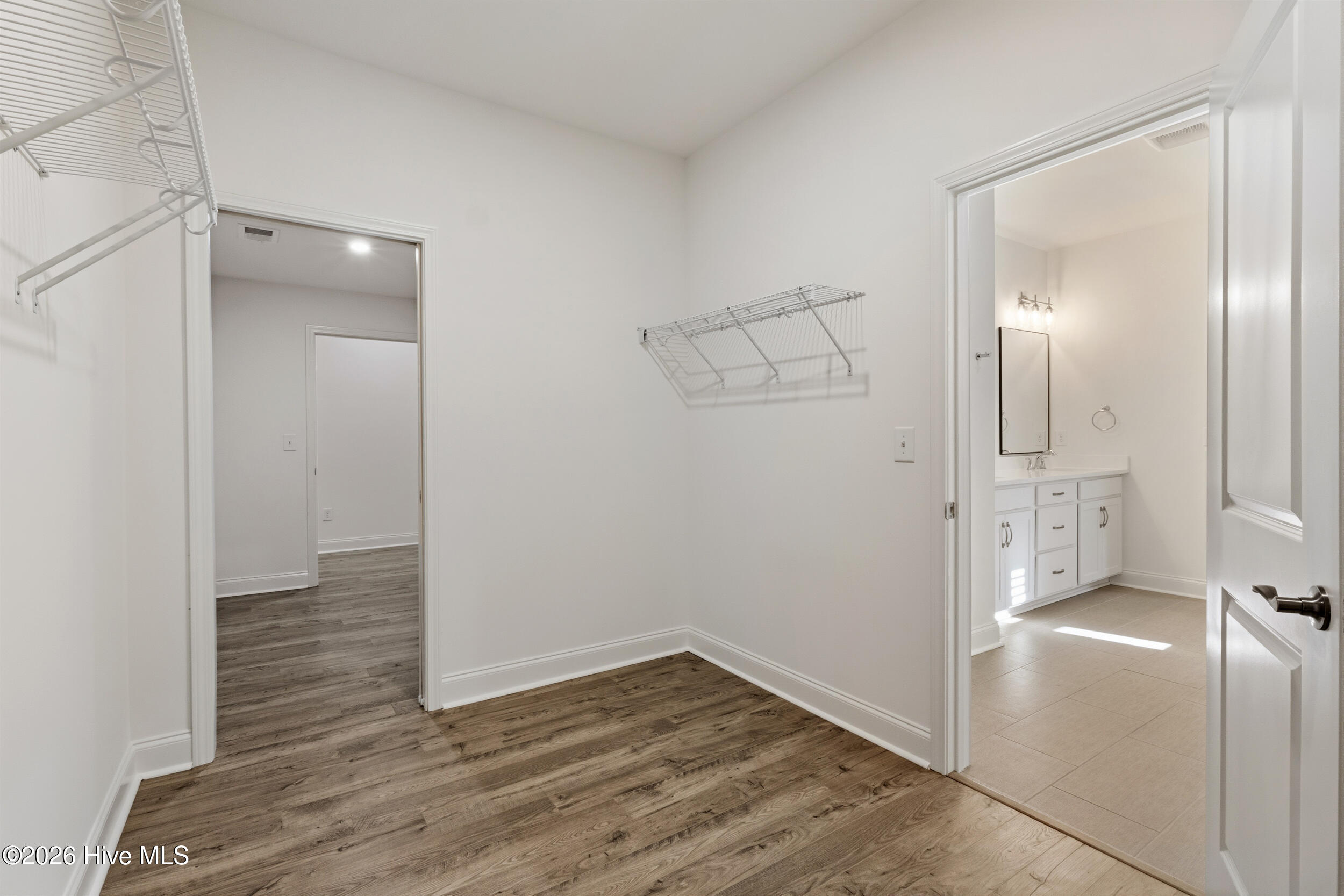 100567721 | Photo 30