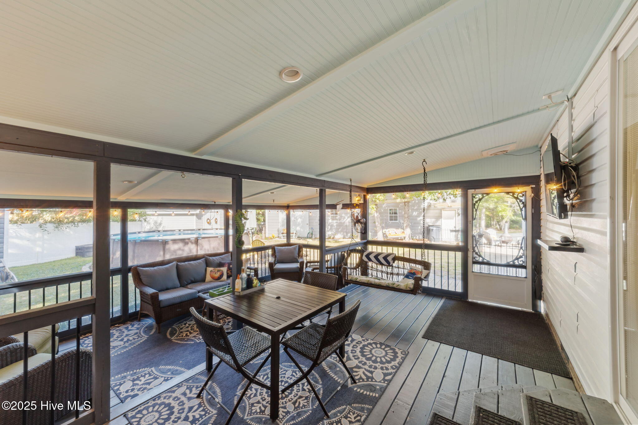 100533050 | Photo 27