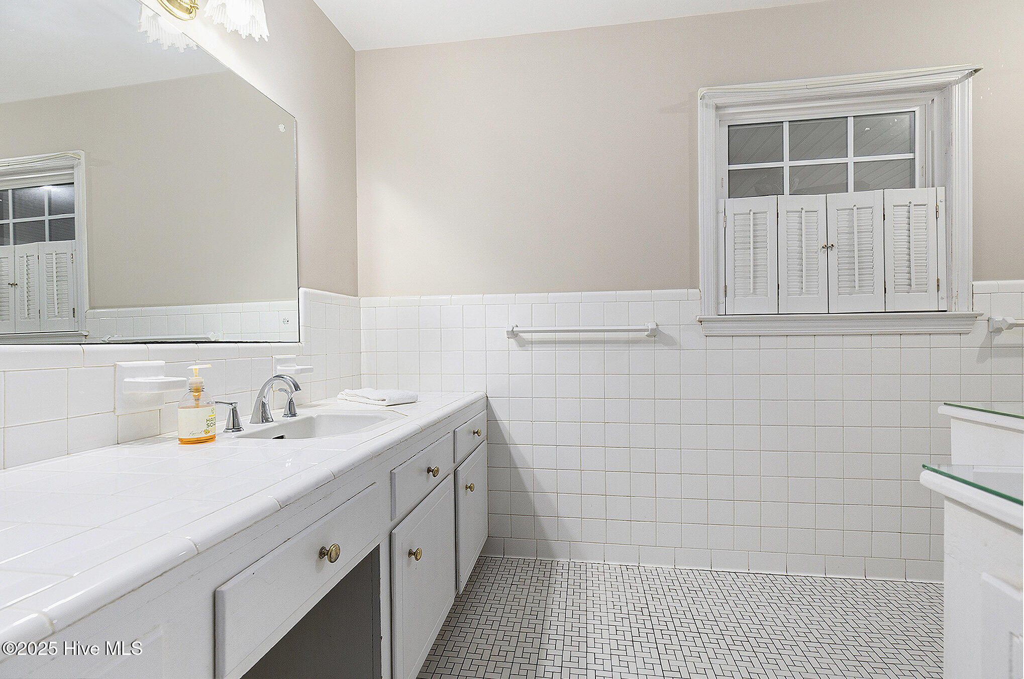 100537209 | Photo 22