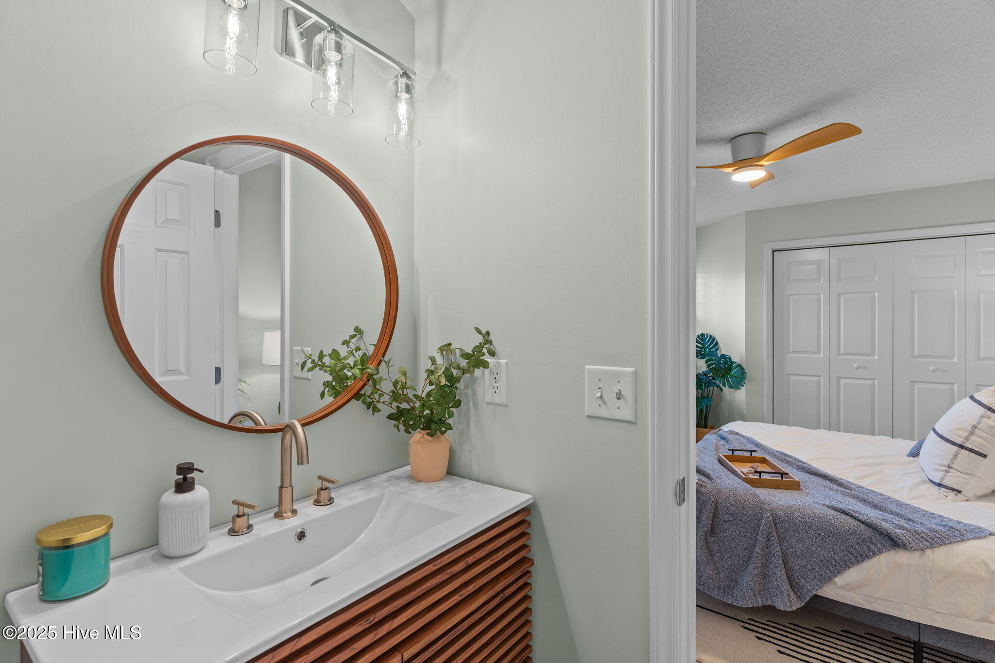 100537786 | Photo 18