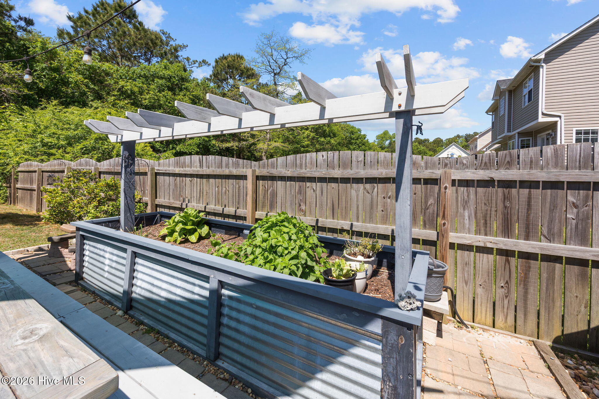 100568672 | Photo 45