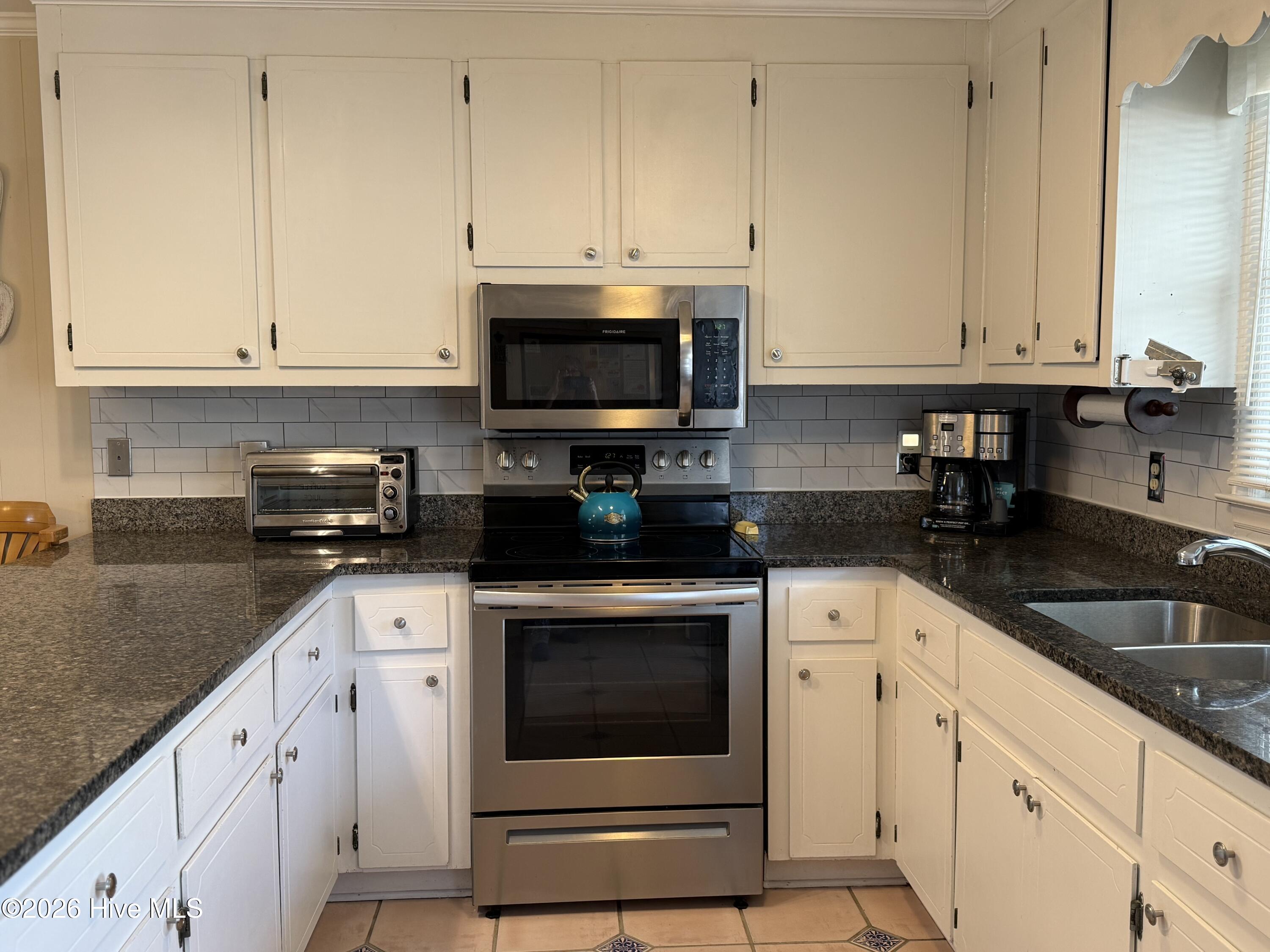 100537685 | Photo 15