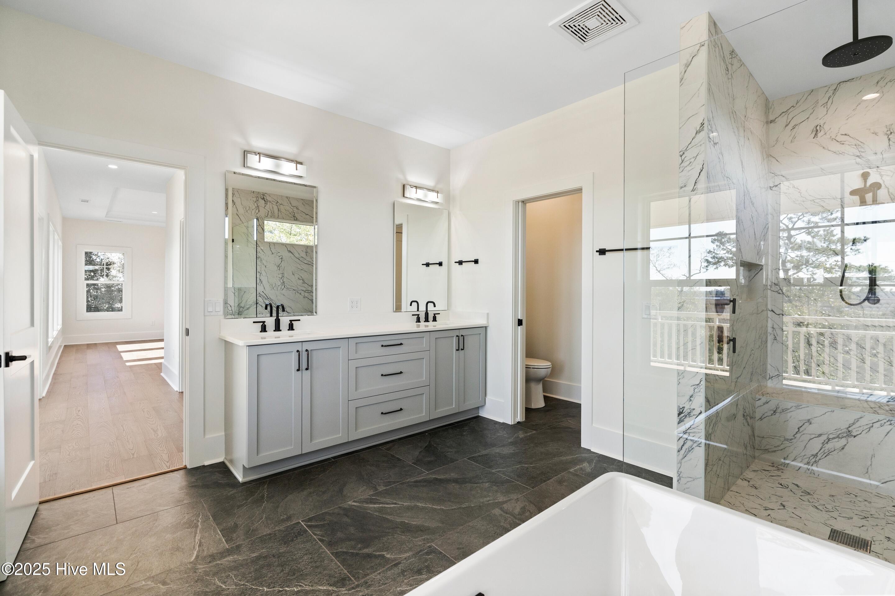 100545730 | Photo 64