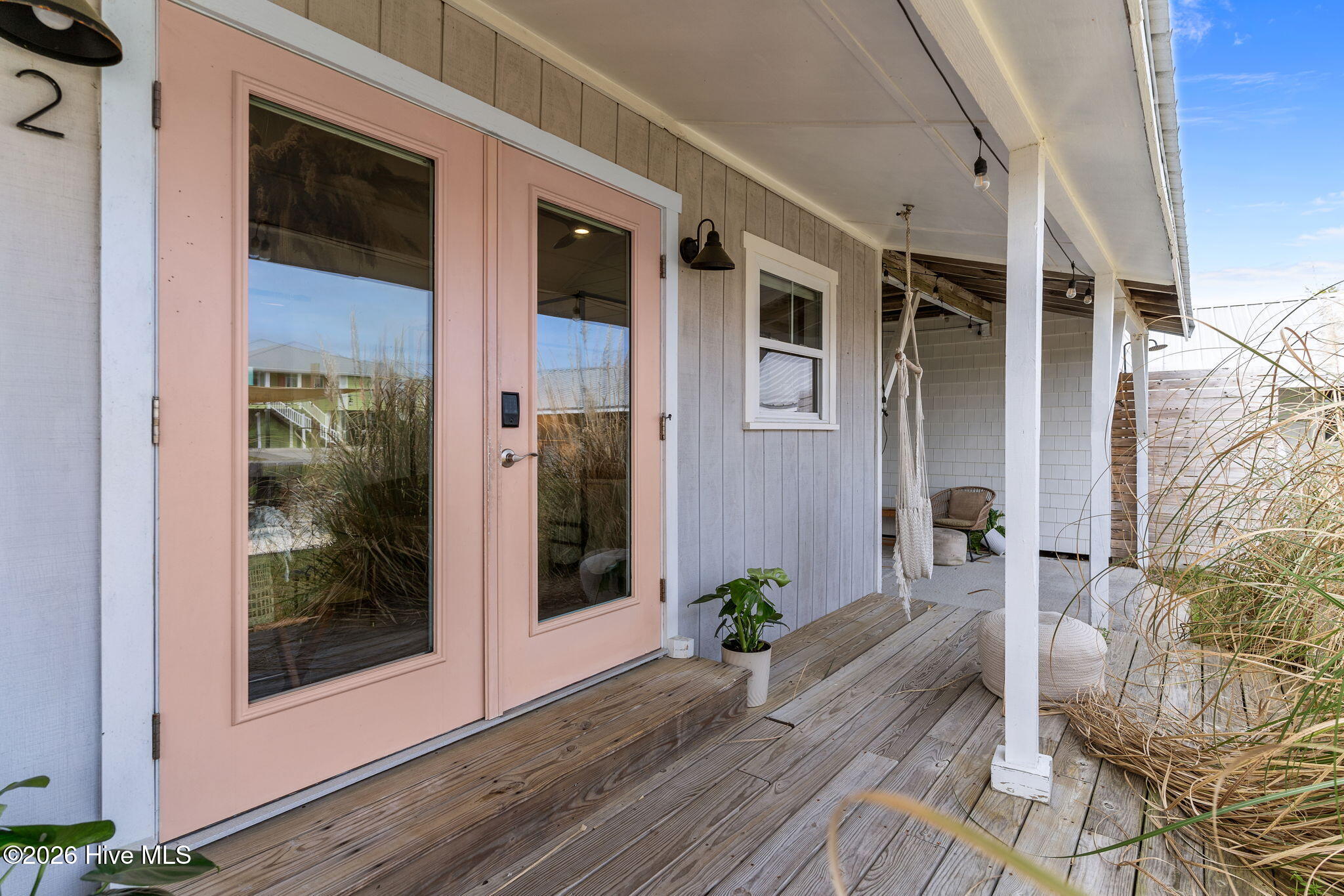 100565968 | Photo 45