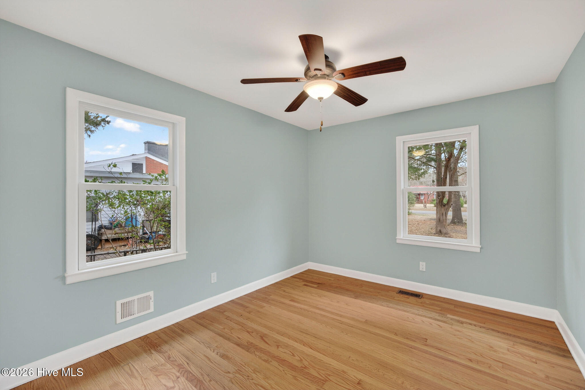 100557140 | Photo 27