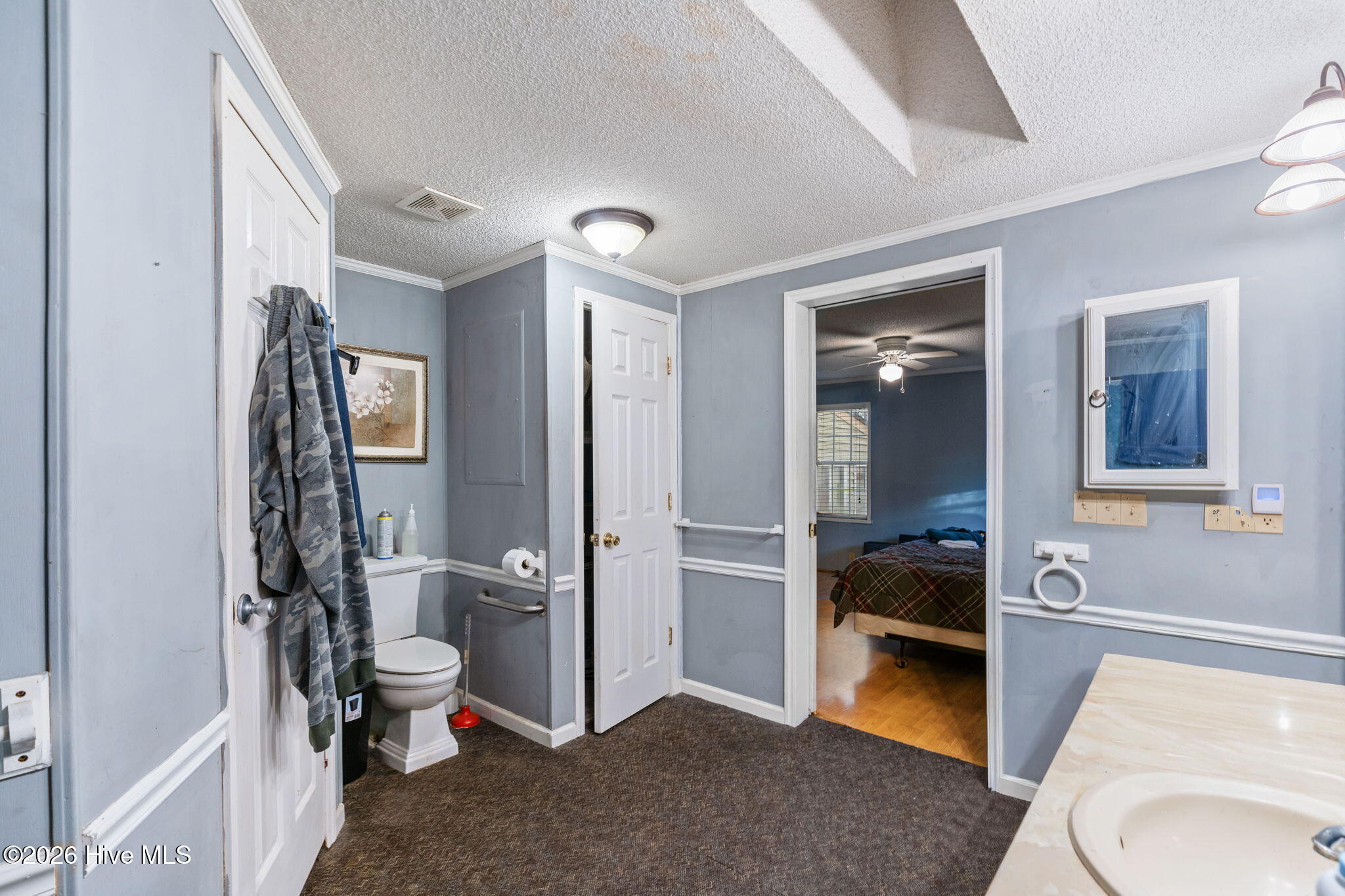 100557144 | Photo 15