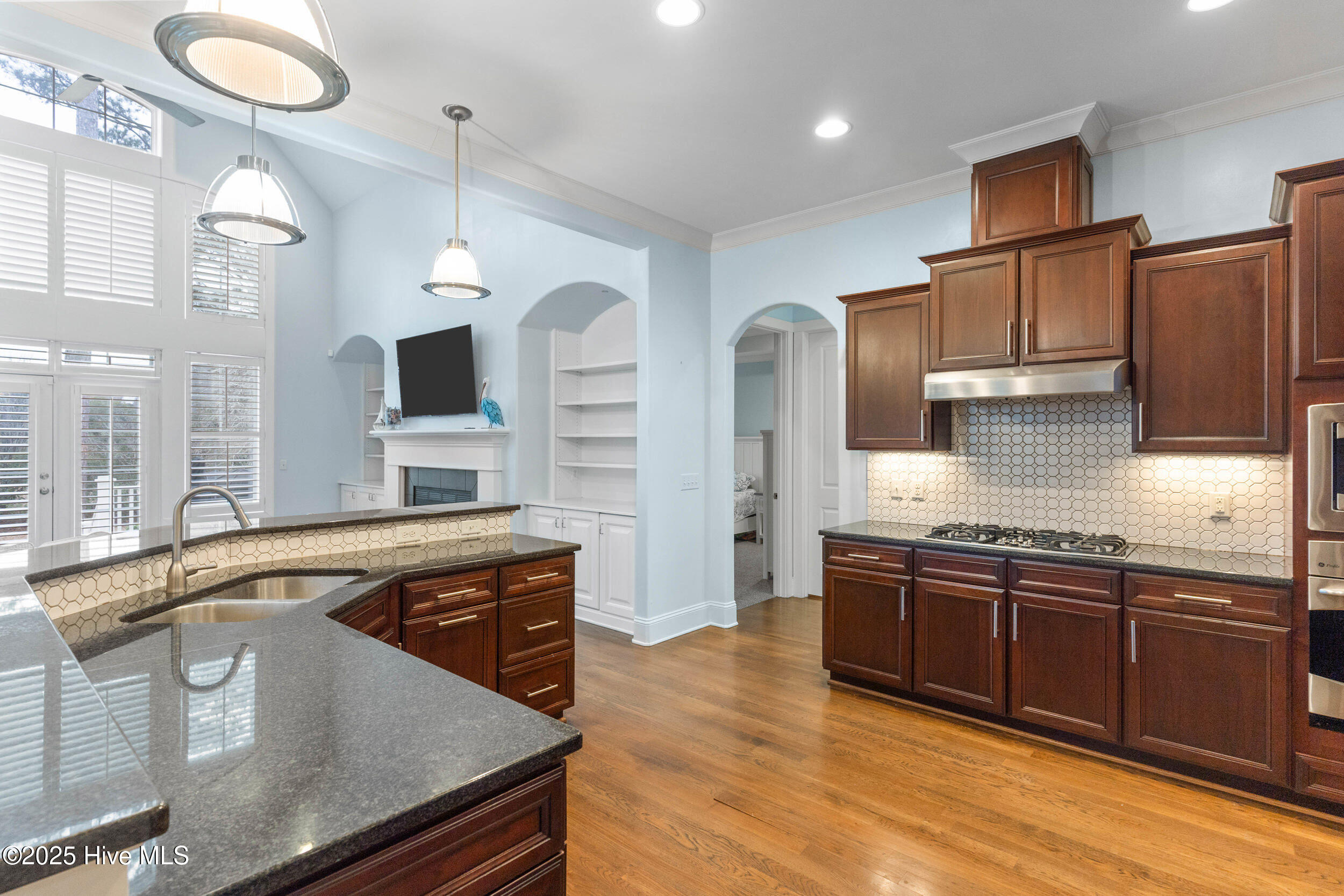 100524875 | Photo 11