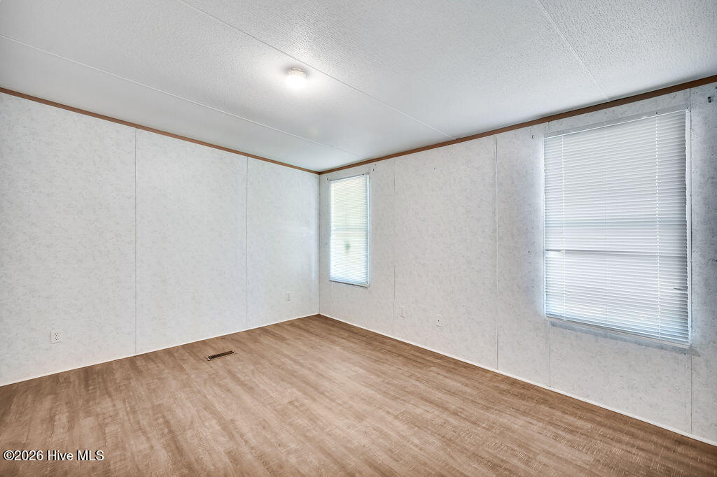 100569938 | Photo 23