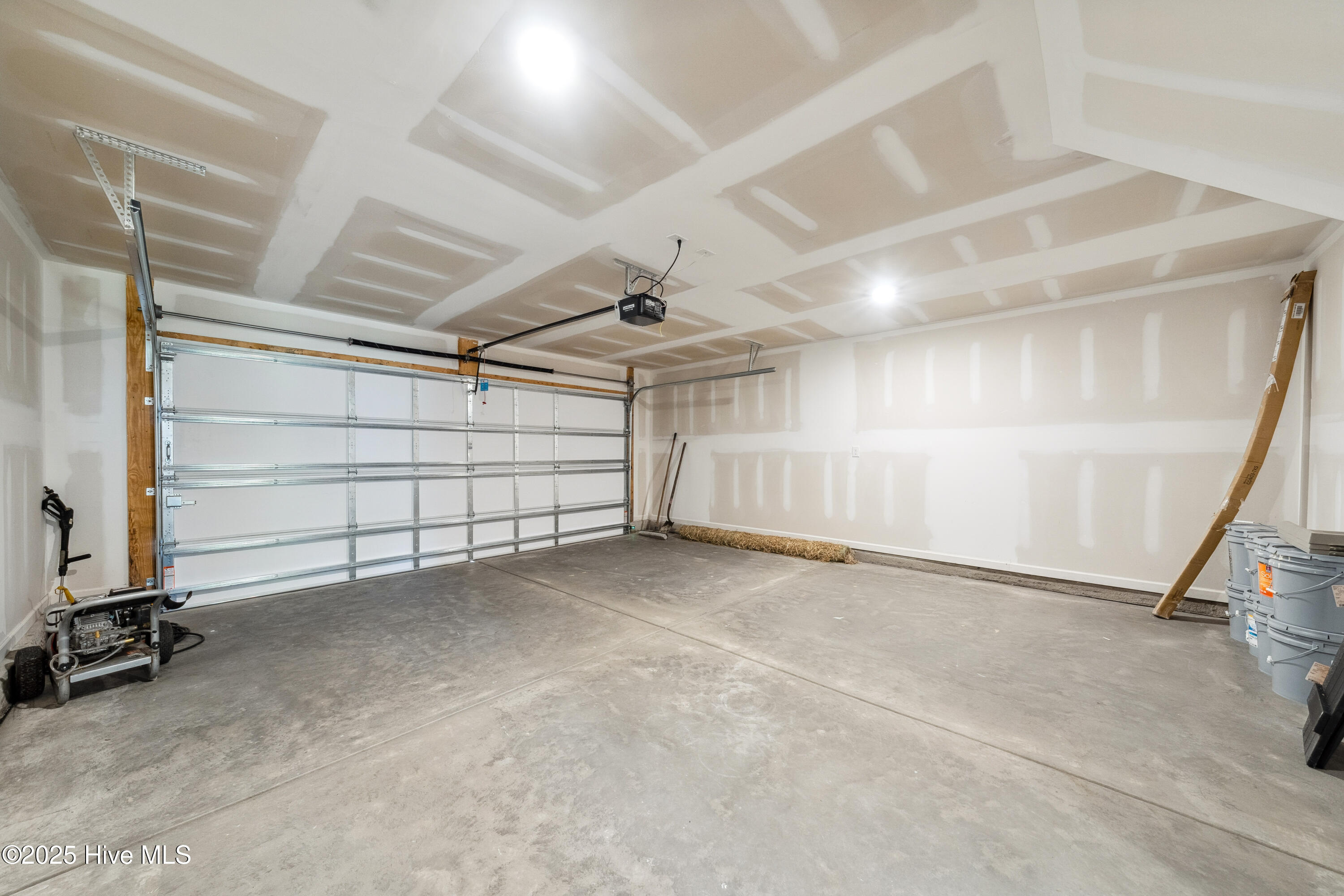 100485279 | Photo 32