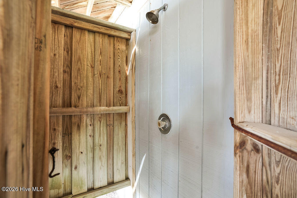 100563710 | Photo 56