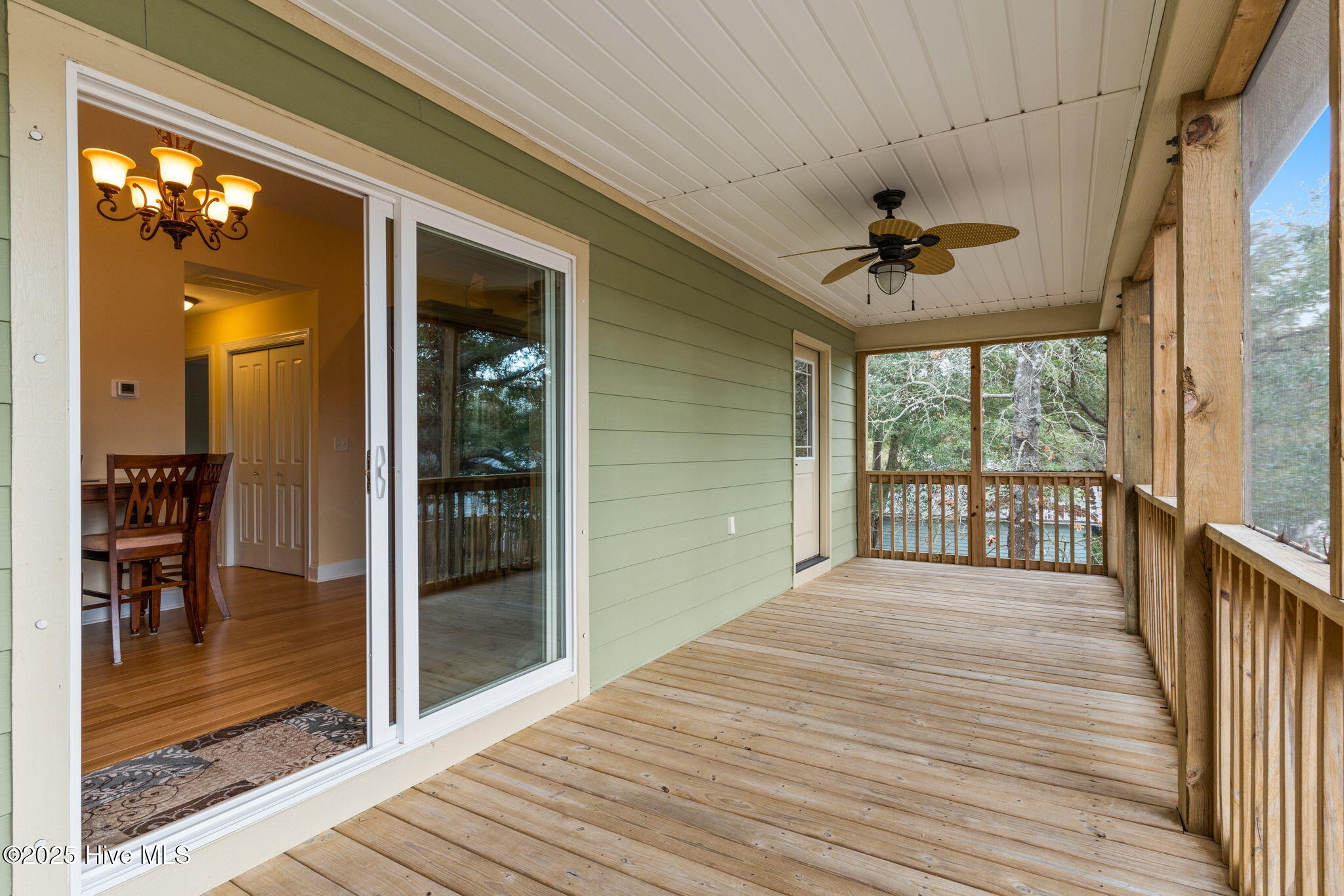 100546852 | Photo 32