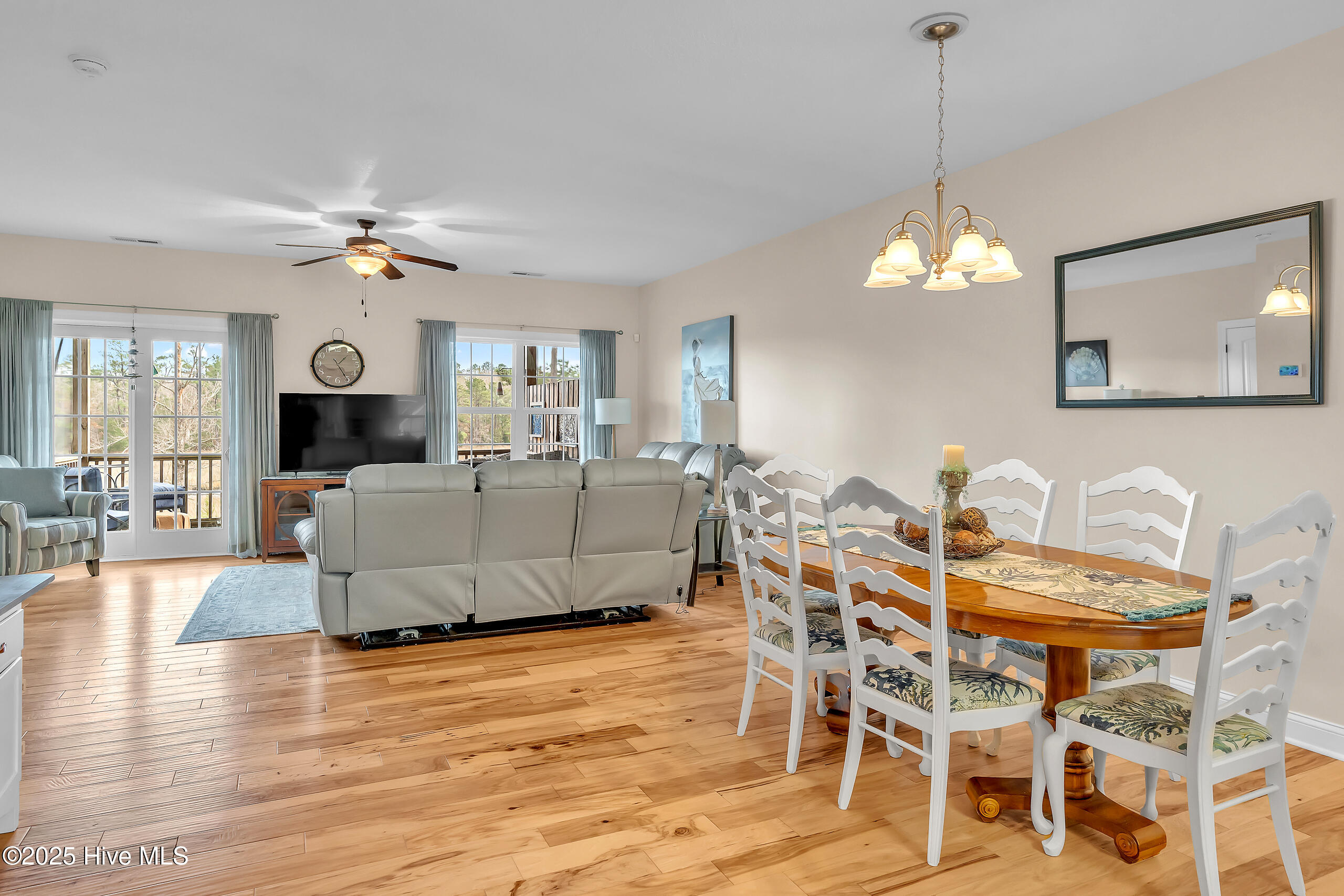 100546927 | Photo 23