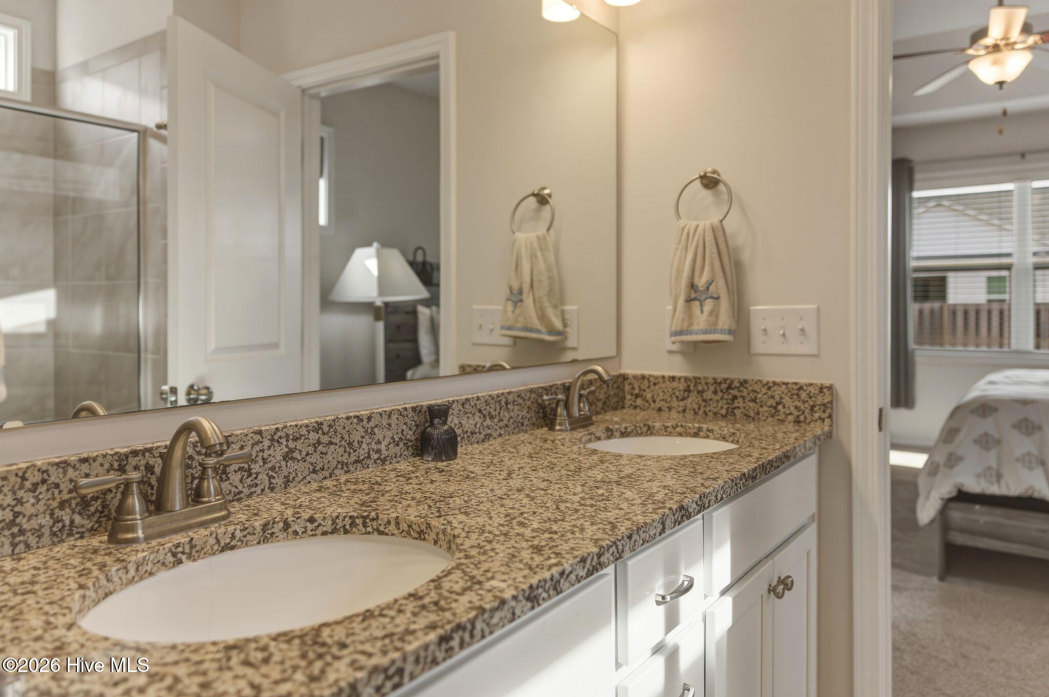 100563254 | Photo 46