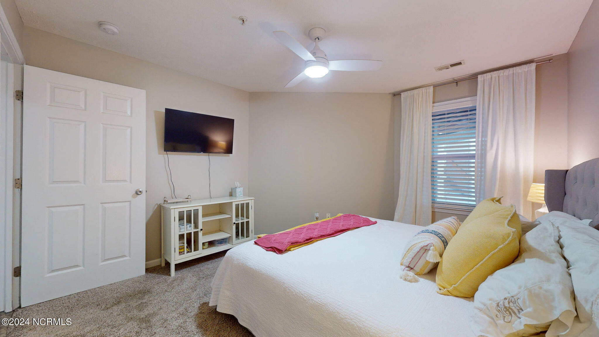 100537994 | Photo 28