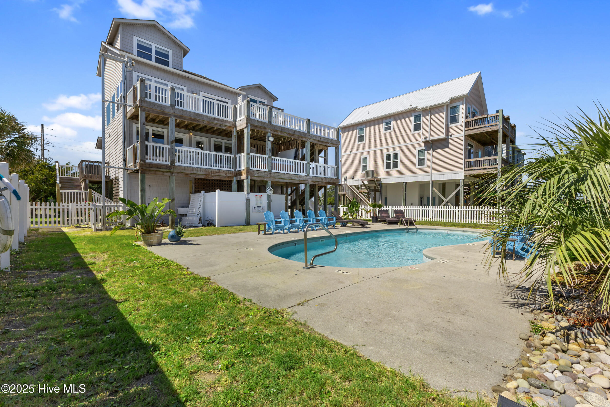 100532541 | Photo 56