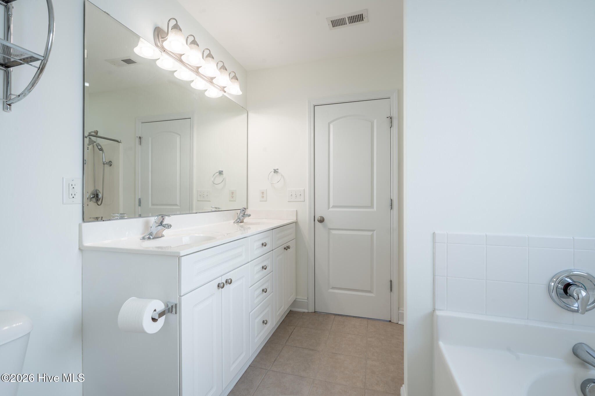 100567911 | Photo 12