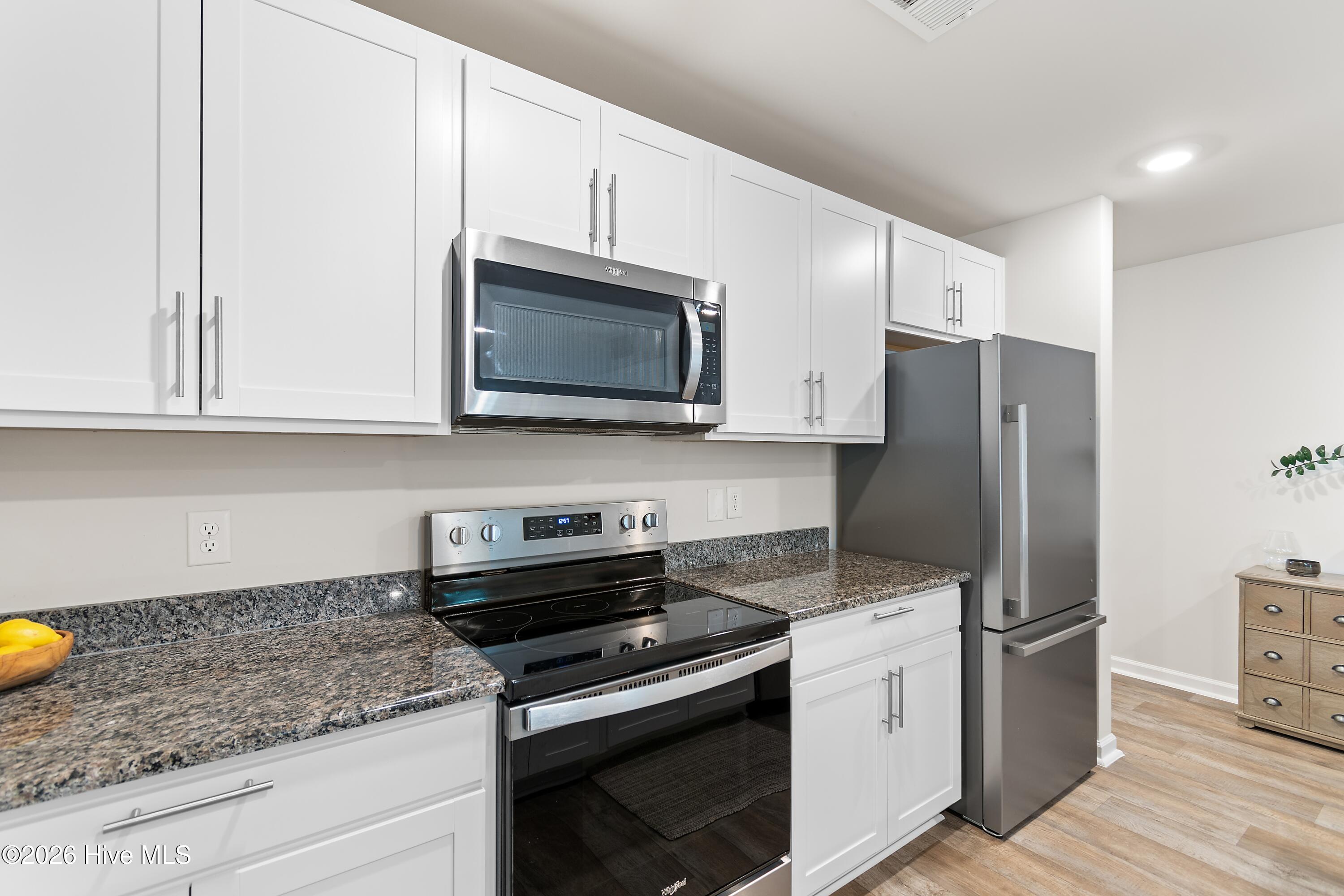 100549910 | Photo 12