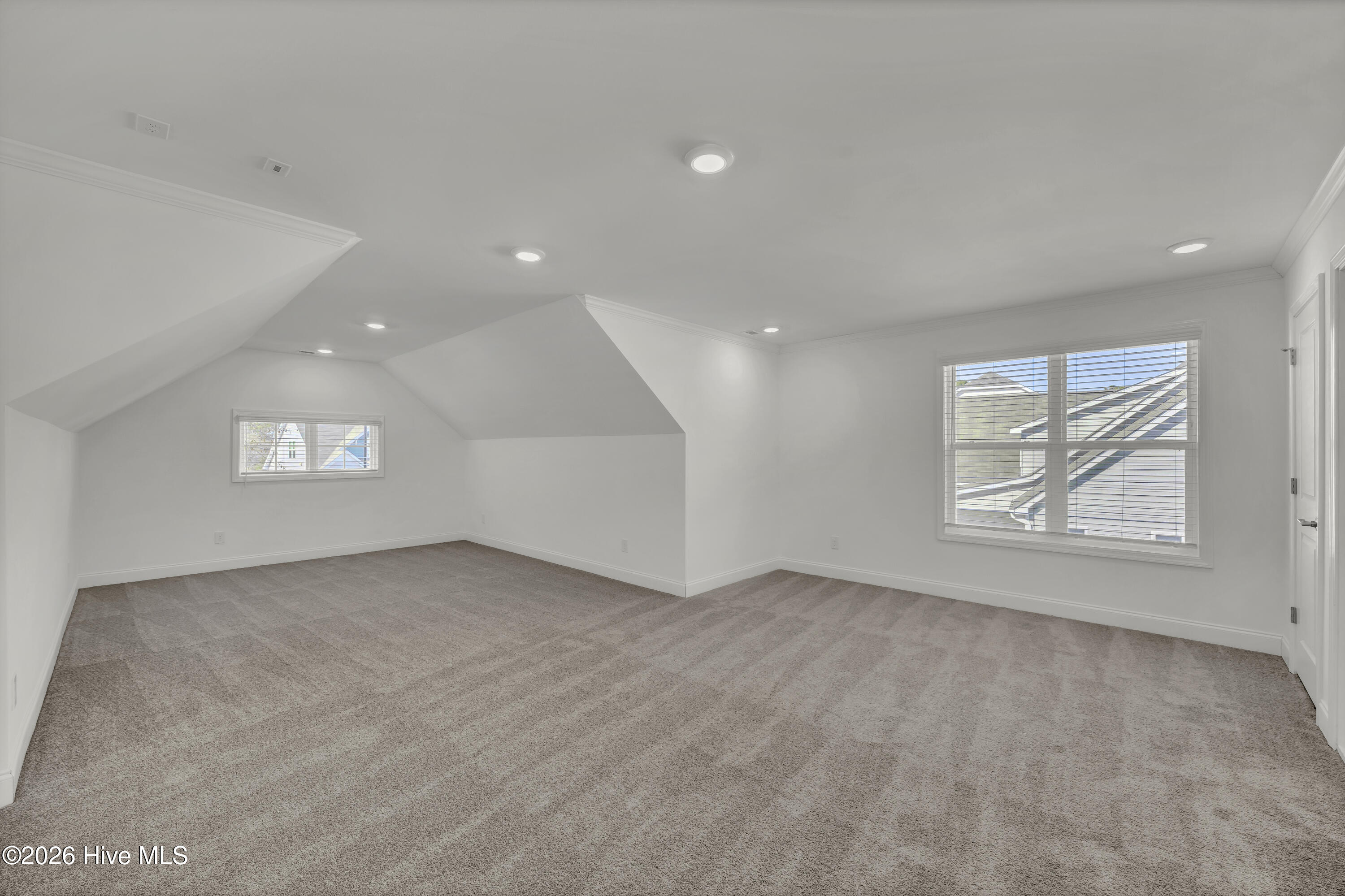 100548417 | Photo 18