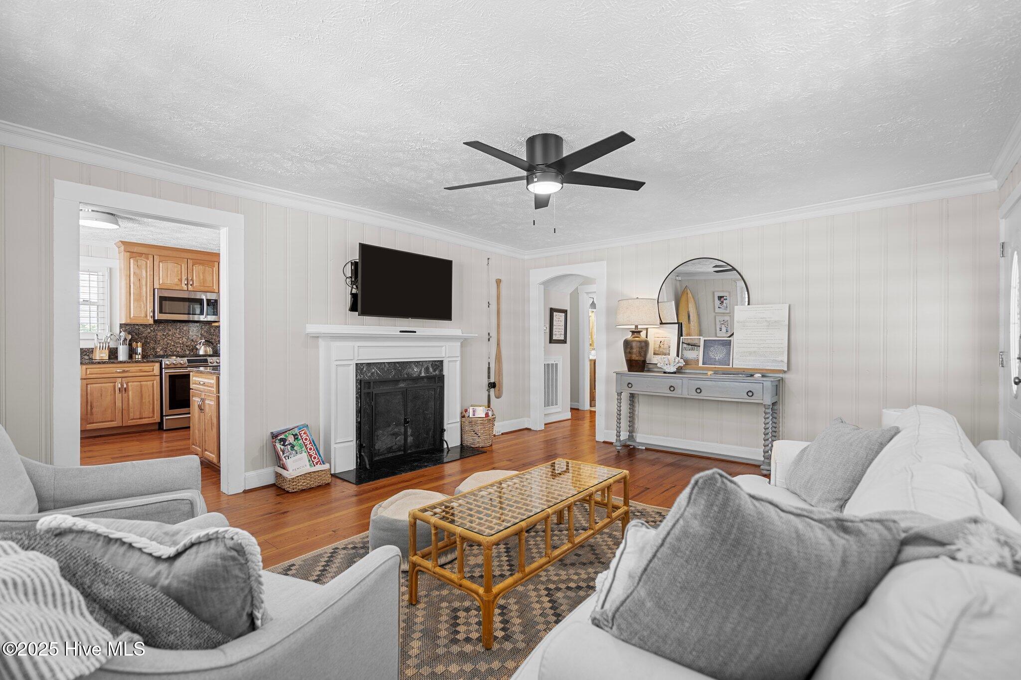 100532110 | Photo 21