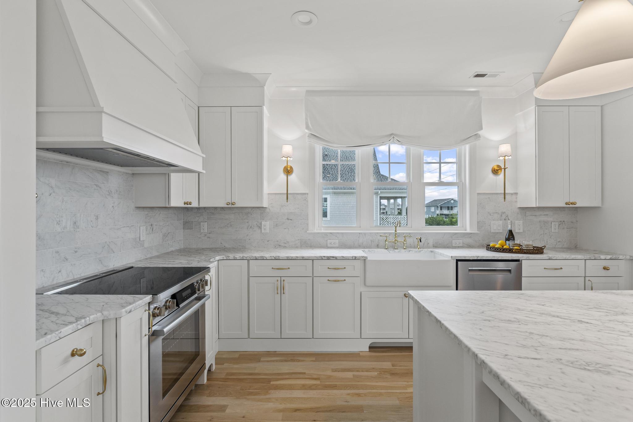 100565849 | Photo 48