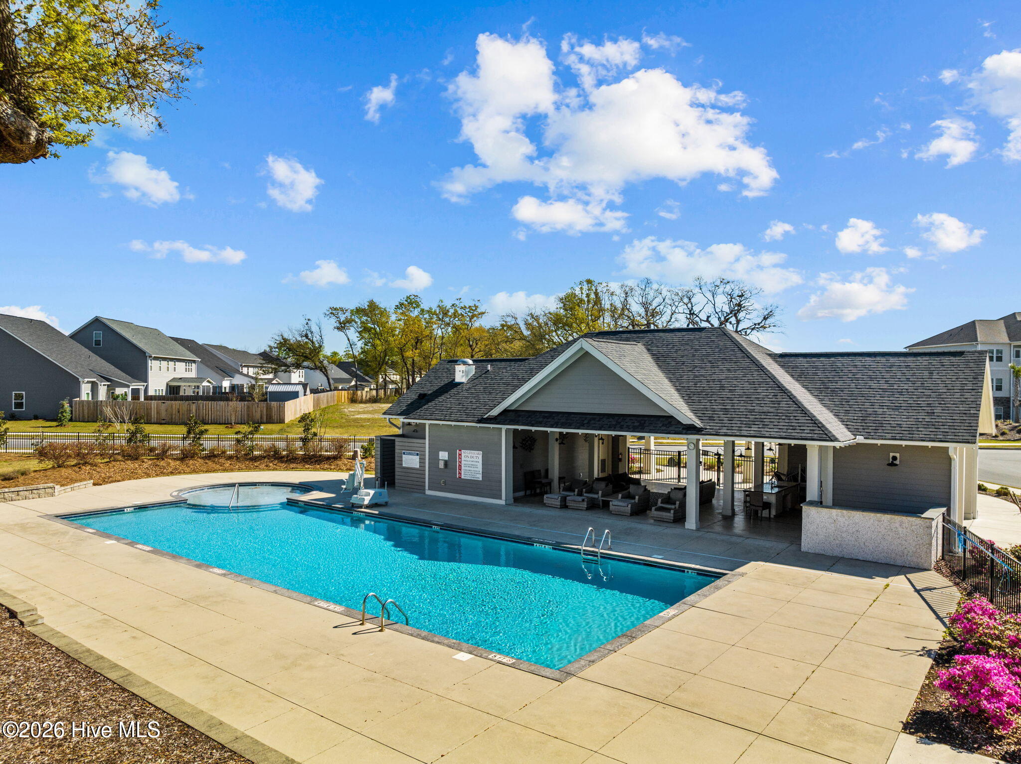 100557383 | Photo 56