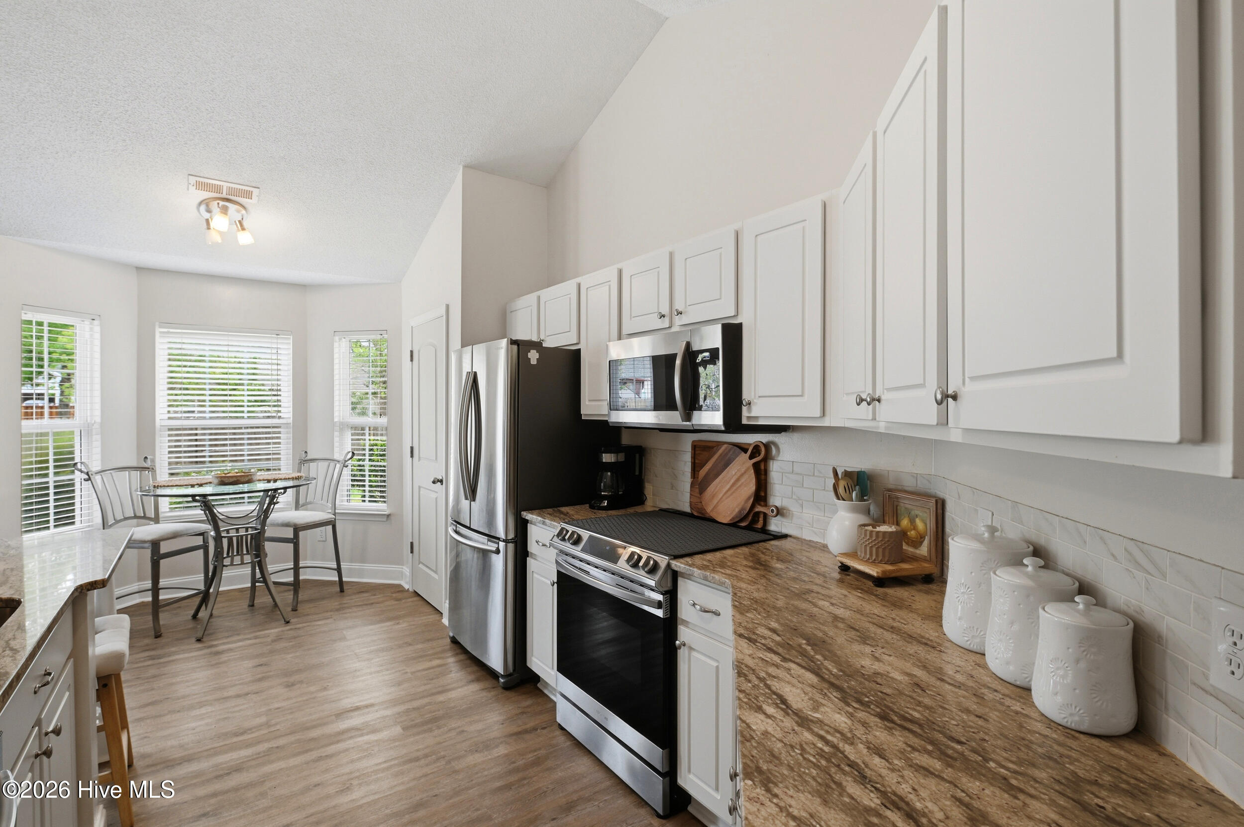 100565195 | Photo 16