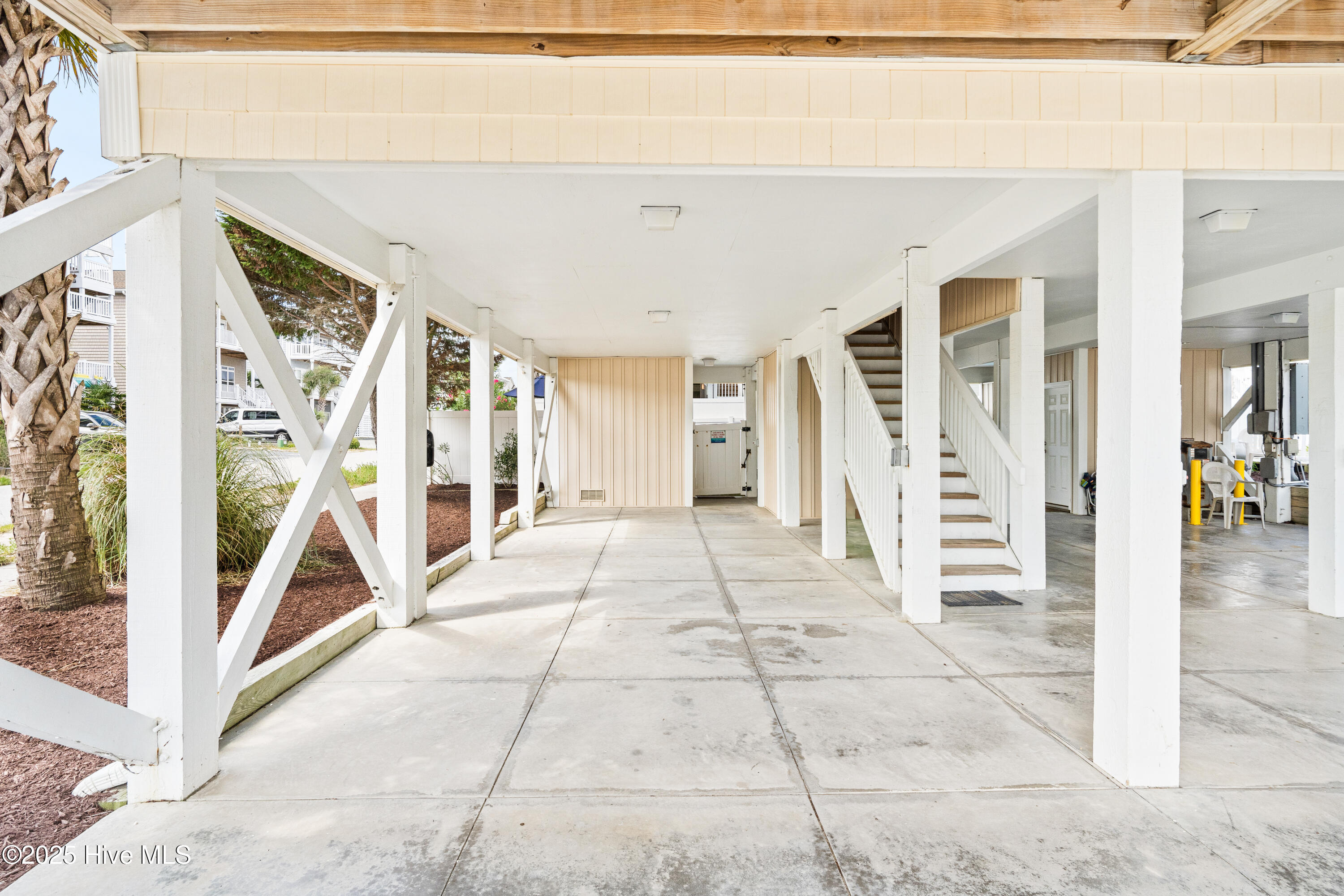 100530608 | Photo 53