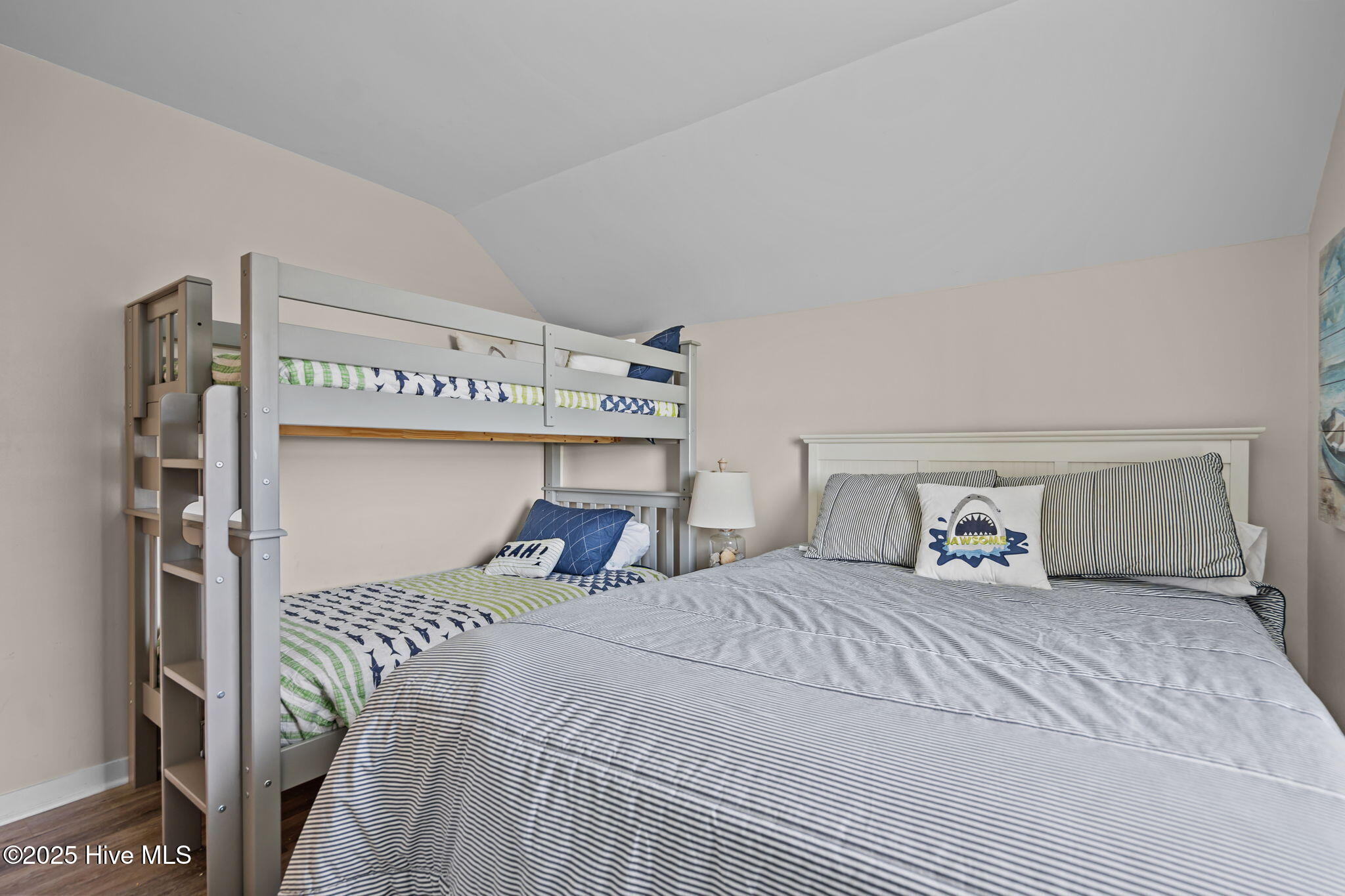 100540801 | Photo 30